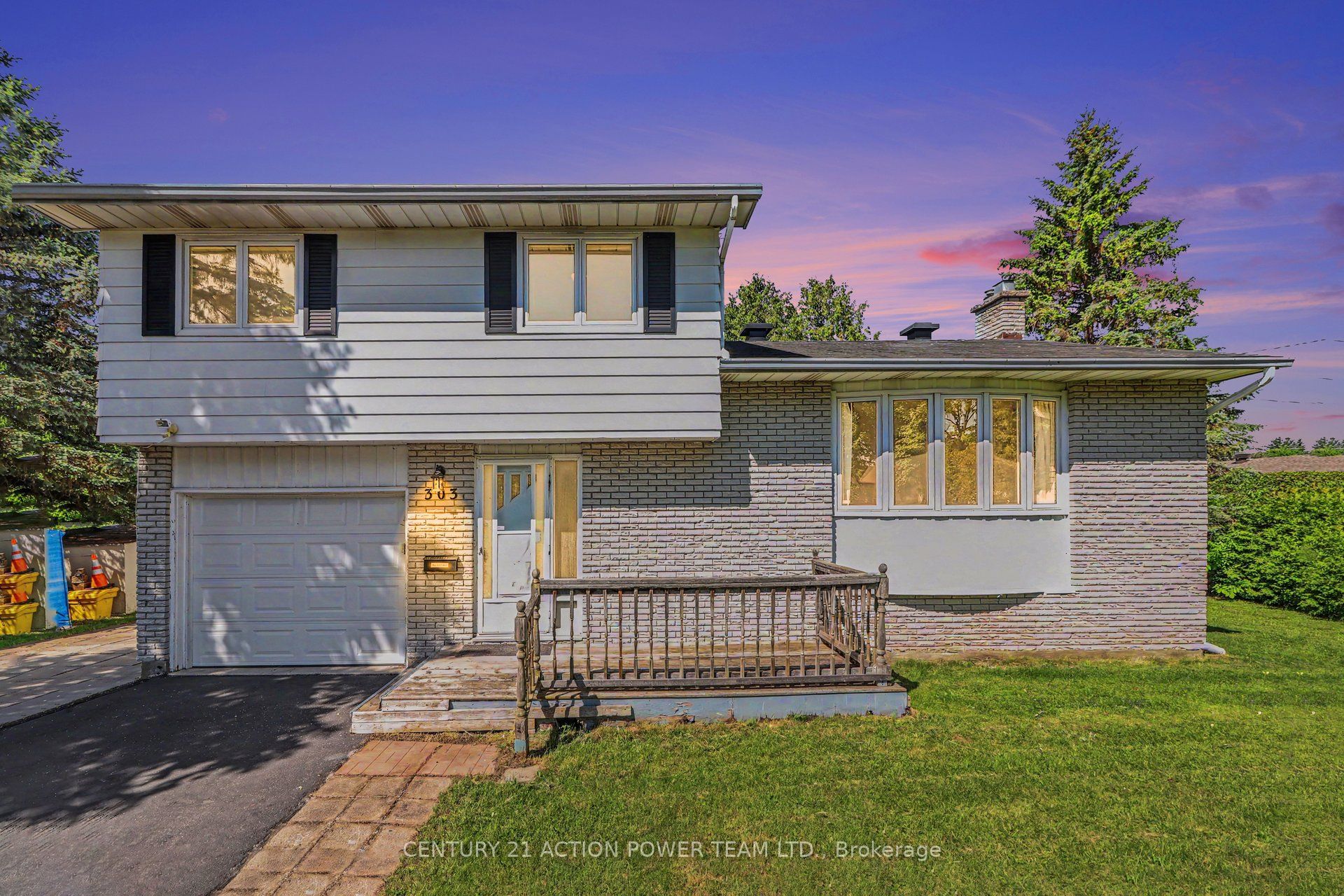 303 Hoylake Crescent