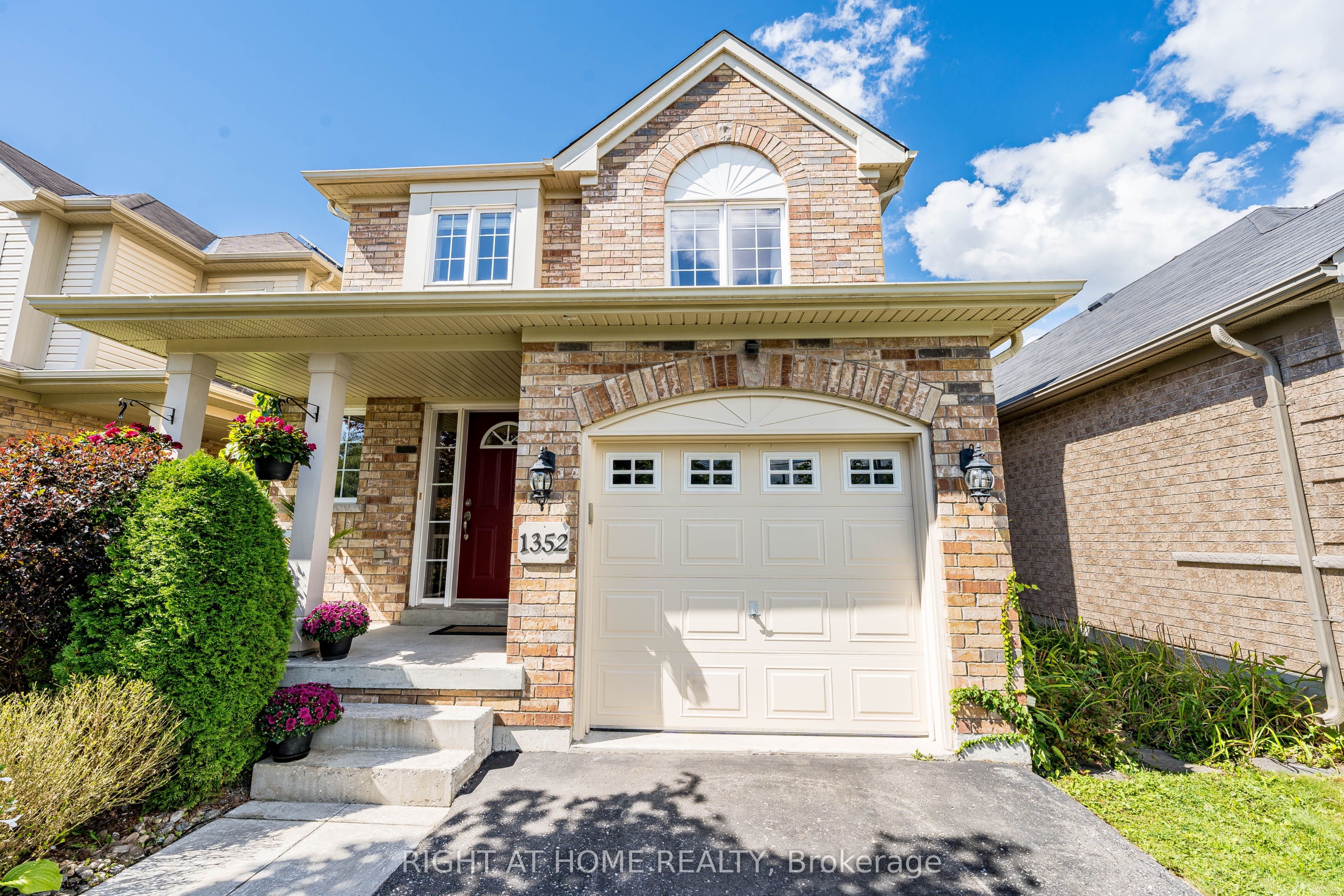 1352 Wadebridge Crescent