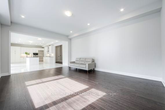 6 Dennis Reed Court