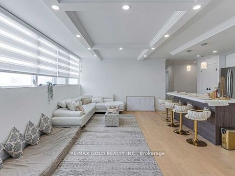 3700 Kaneff Crescent 2108 Mississauga ON L5A 4B8