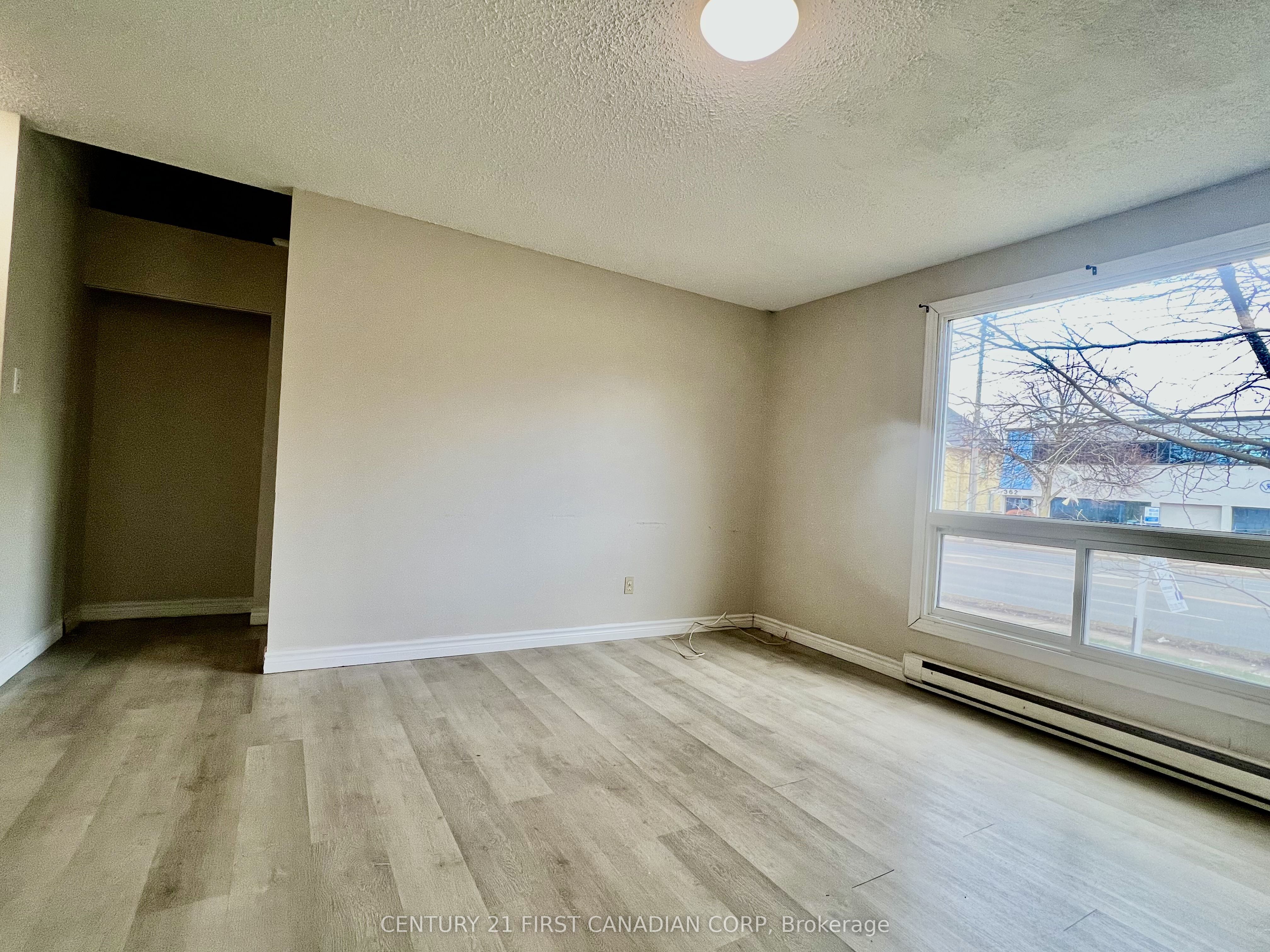 353 Oxford Street E