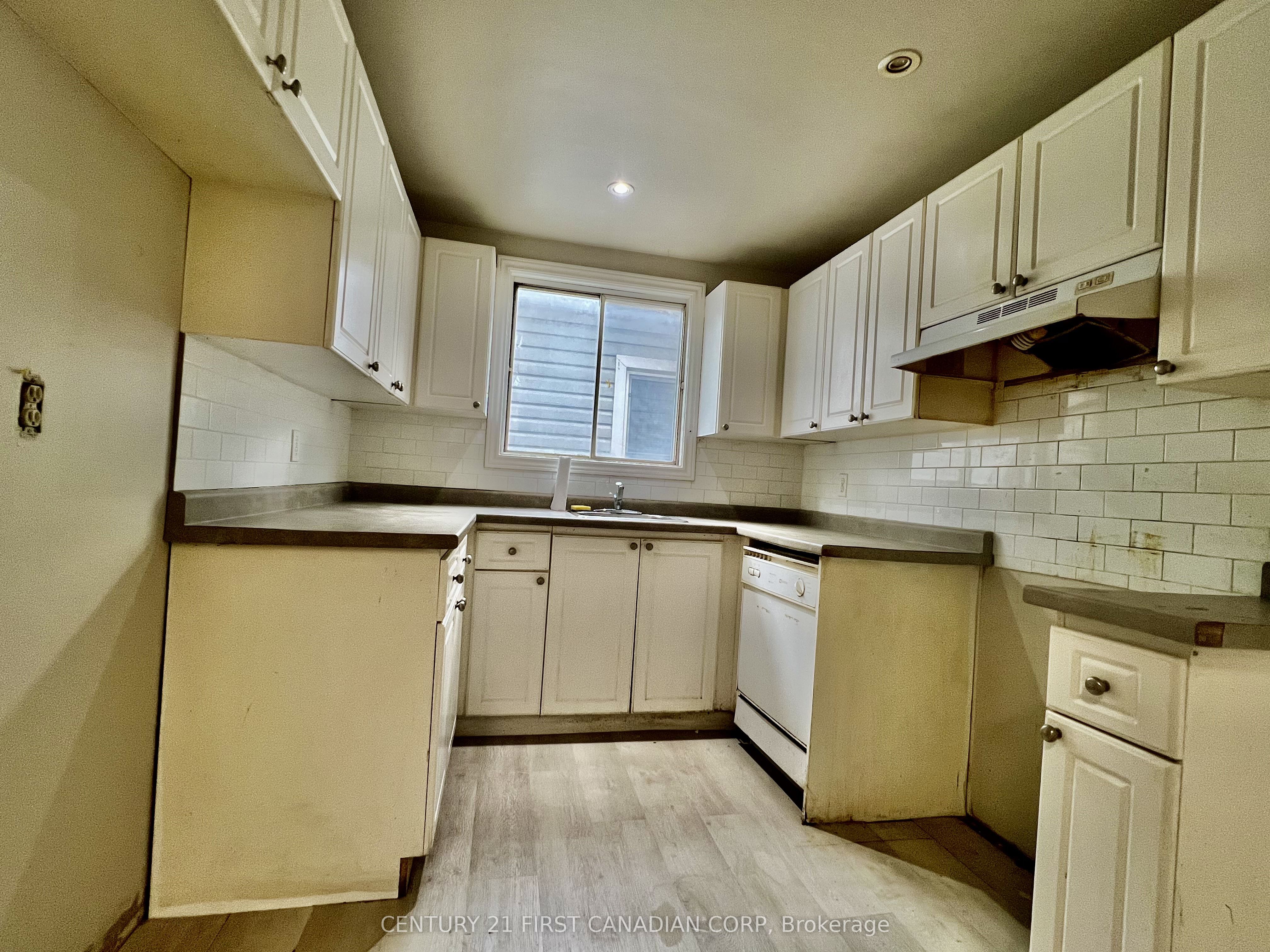 353 Oxford Street E