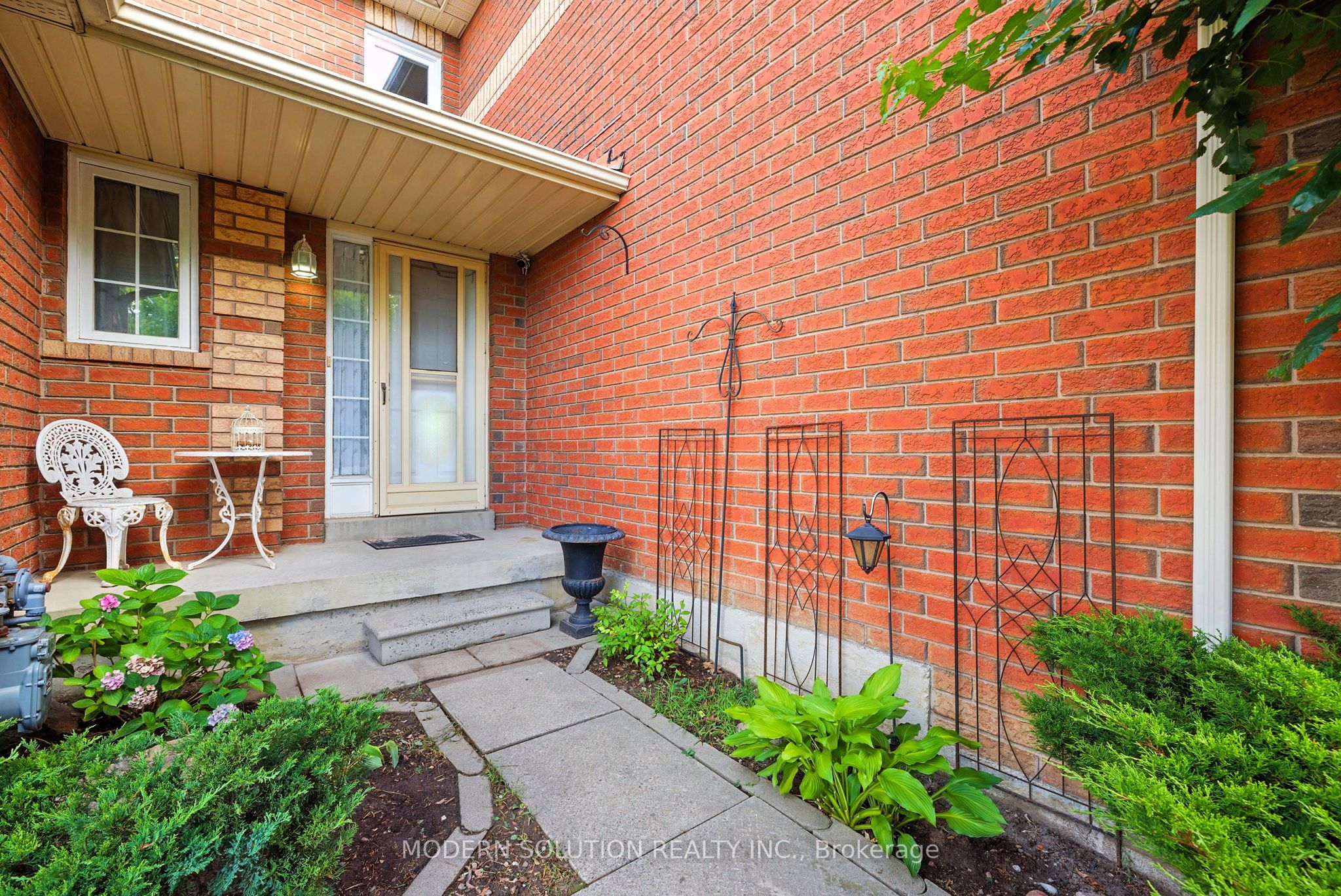 99 Creekwood Crescent