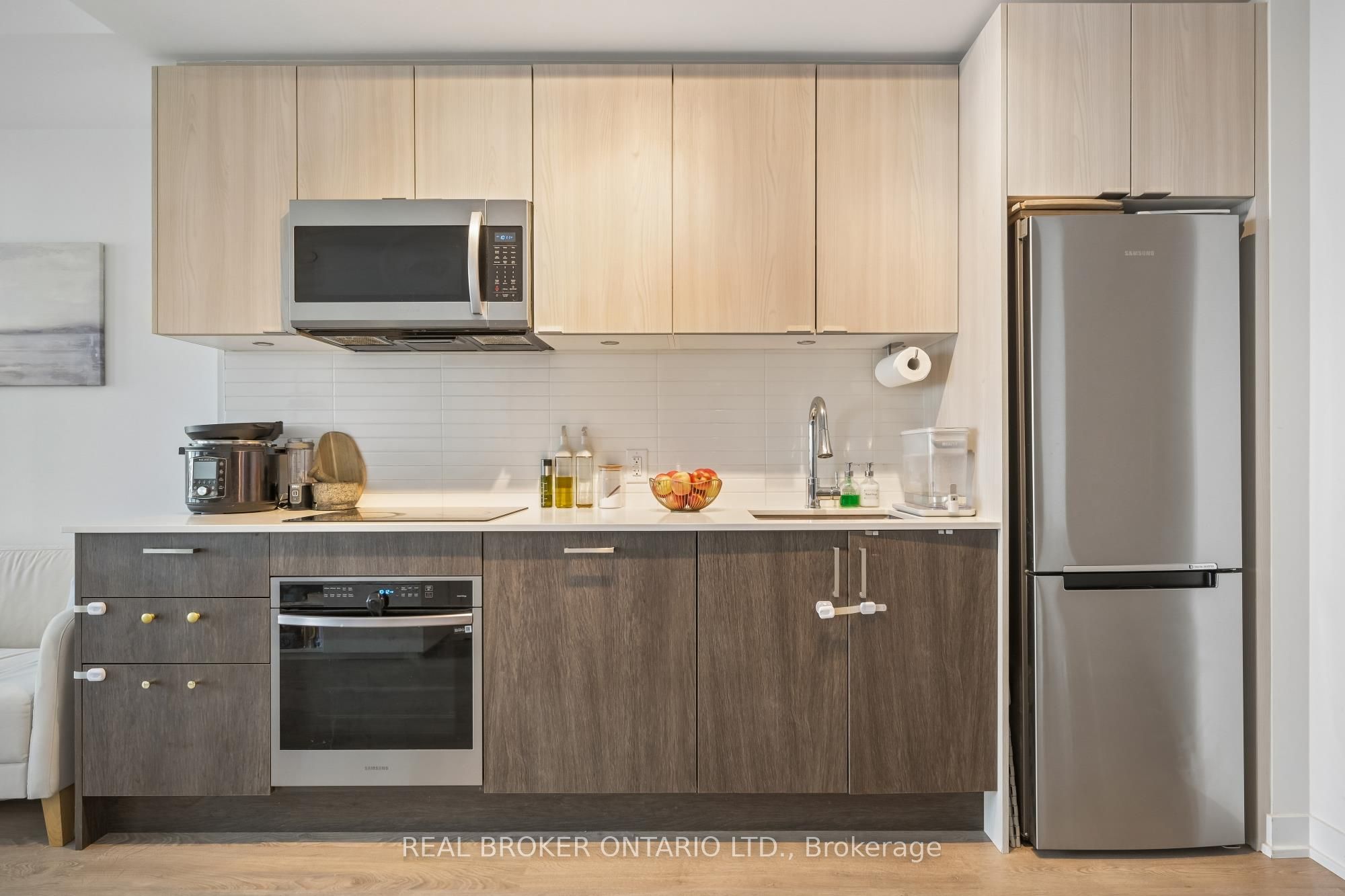 1926 Lakeshore Boulevard W 3807