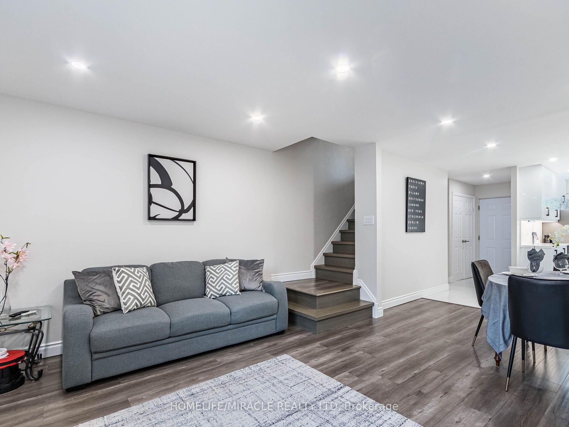 180 Mississauga Valley Boulevard 124