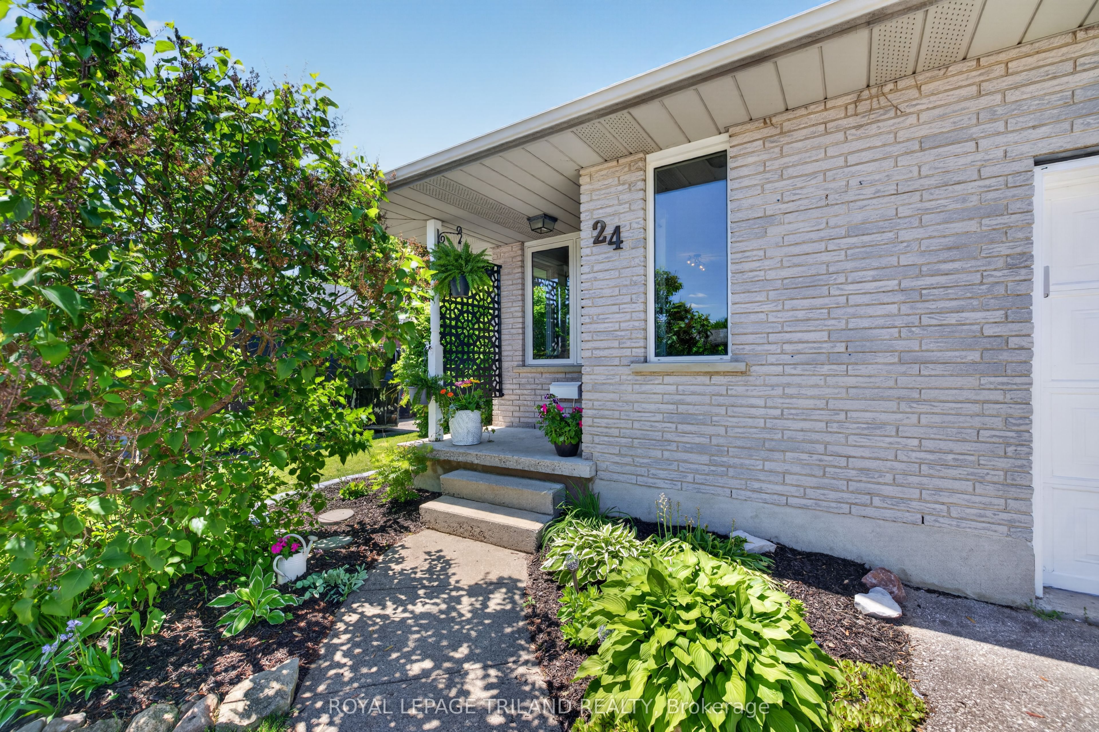 24 Farmington Avenue