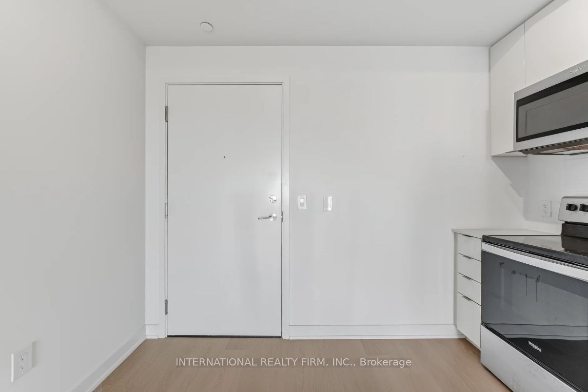 859 The Queensway N/A 710