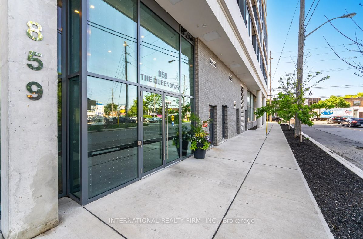 859 The Queensway N/A 710