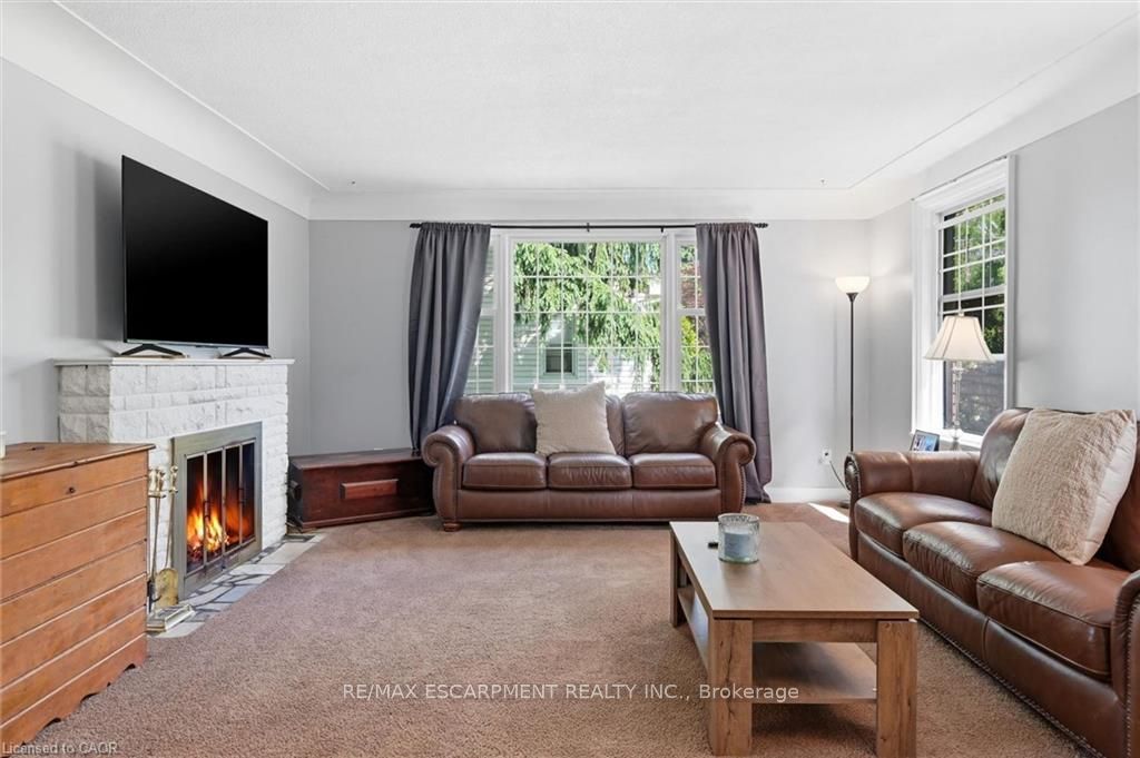 938 CLOVERLEAF Drive