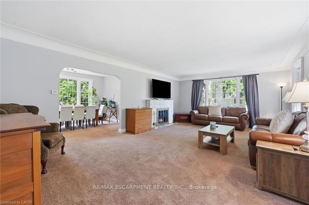 938 CLOVERLEAF Drive