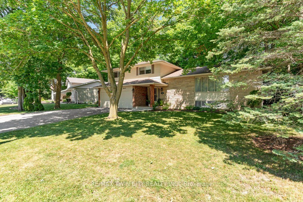 11 Grey Owl Drive