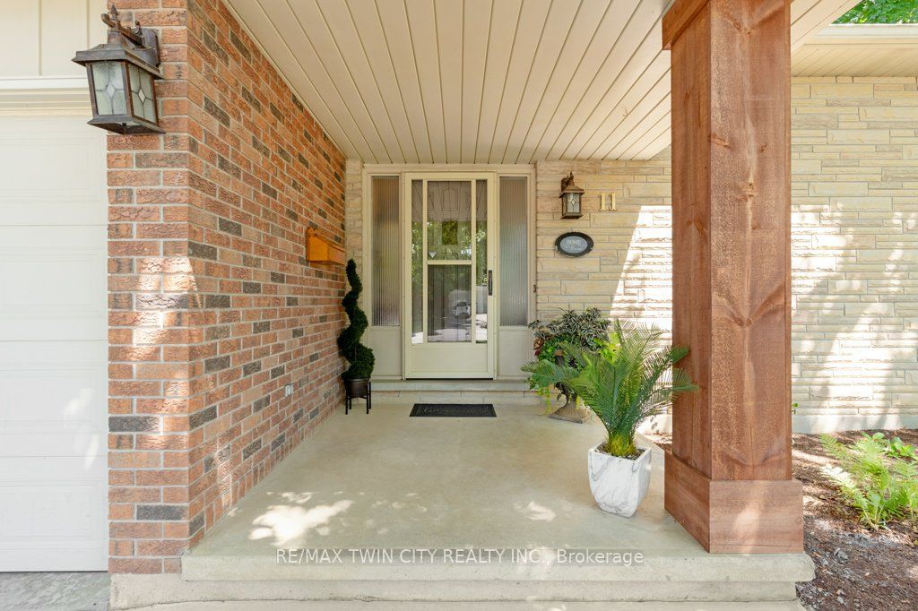 11 Grey Owl Drive