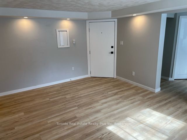 16 Huron Road 4