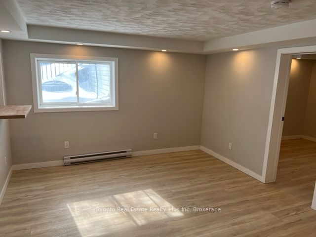 16 Huron Road 4