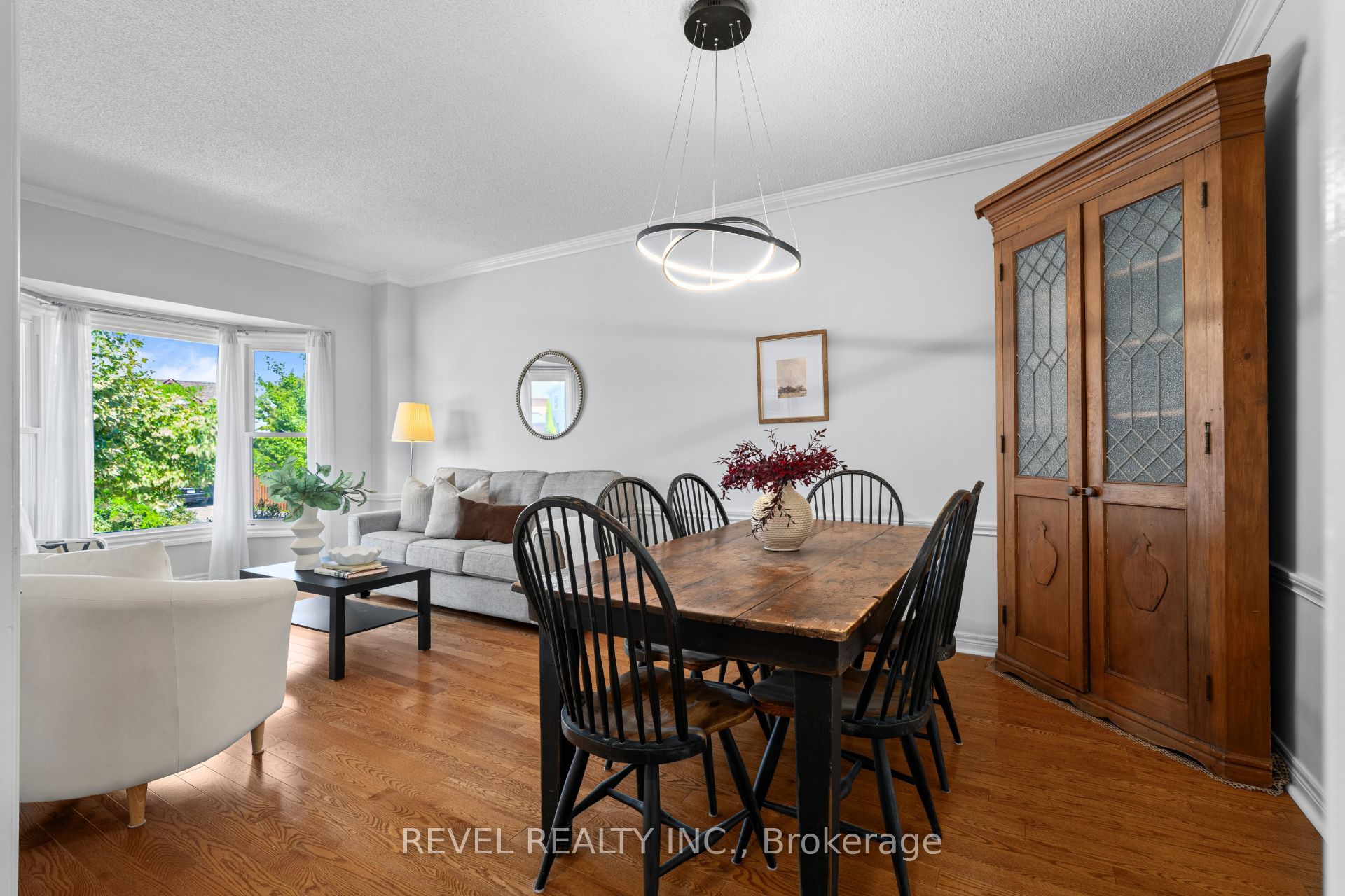 1610 Heathside Crescent