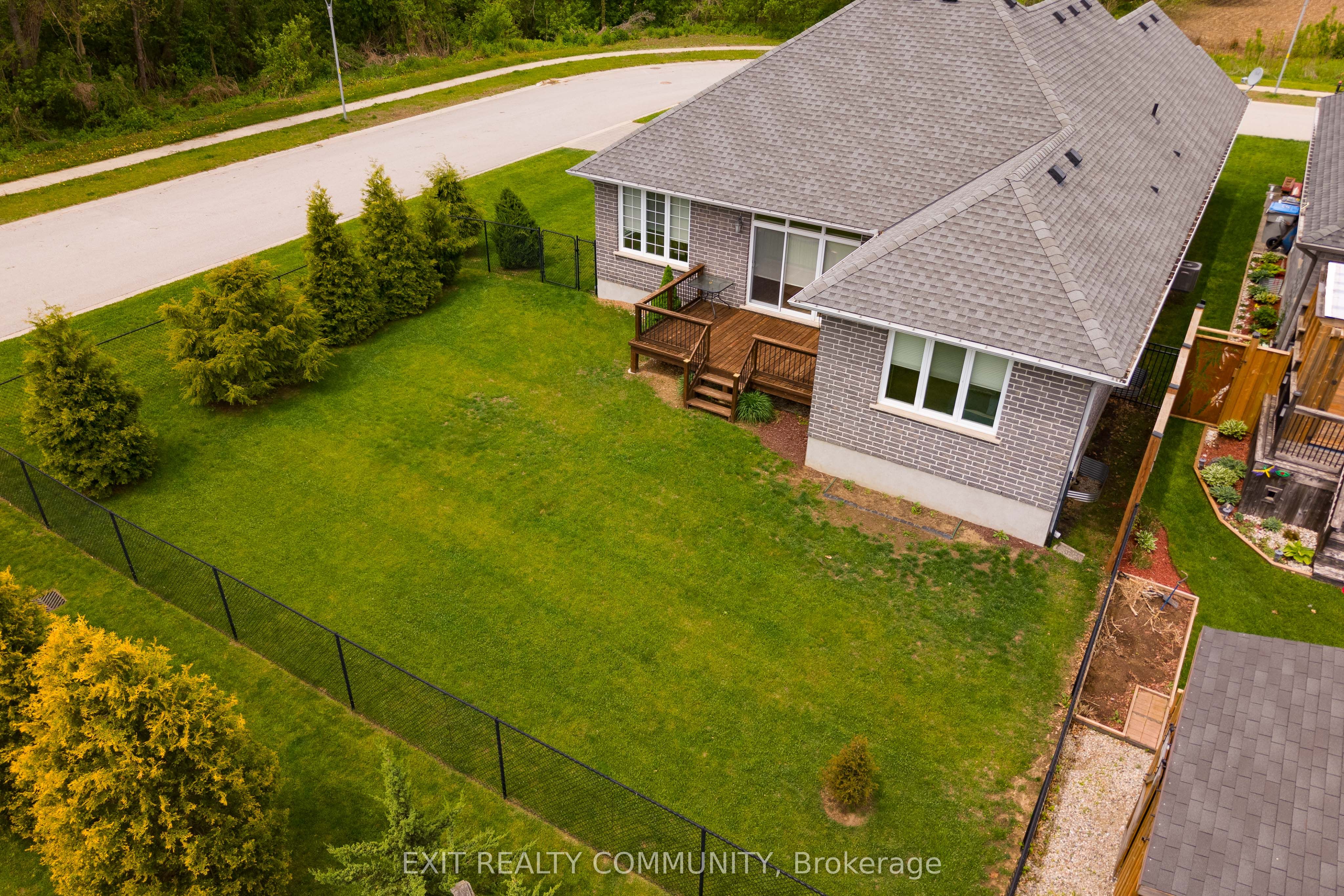 598 Bennett Crescent