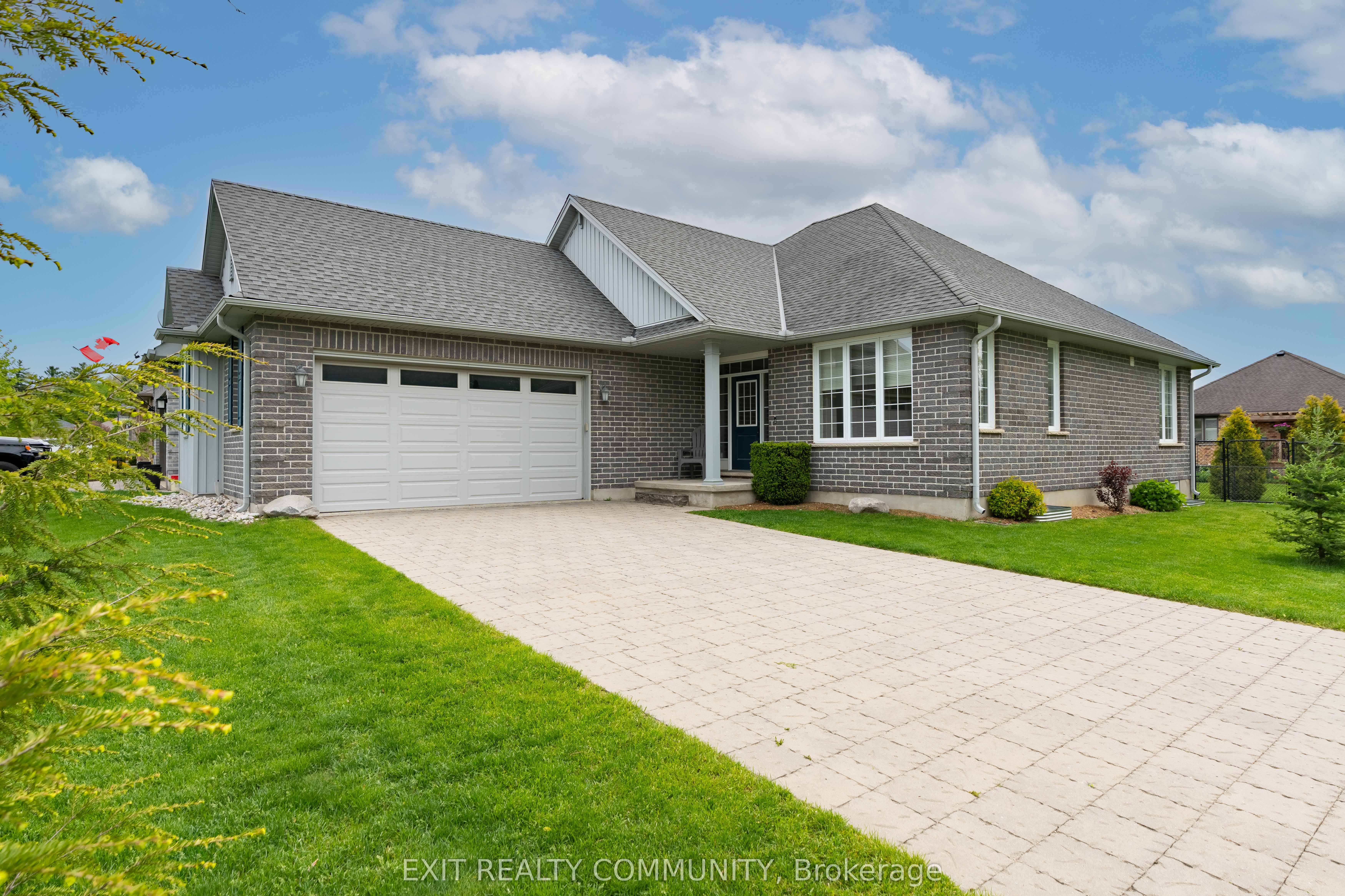 598 Bennett Crescent
