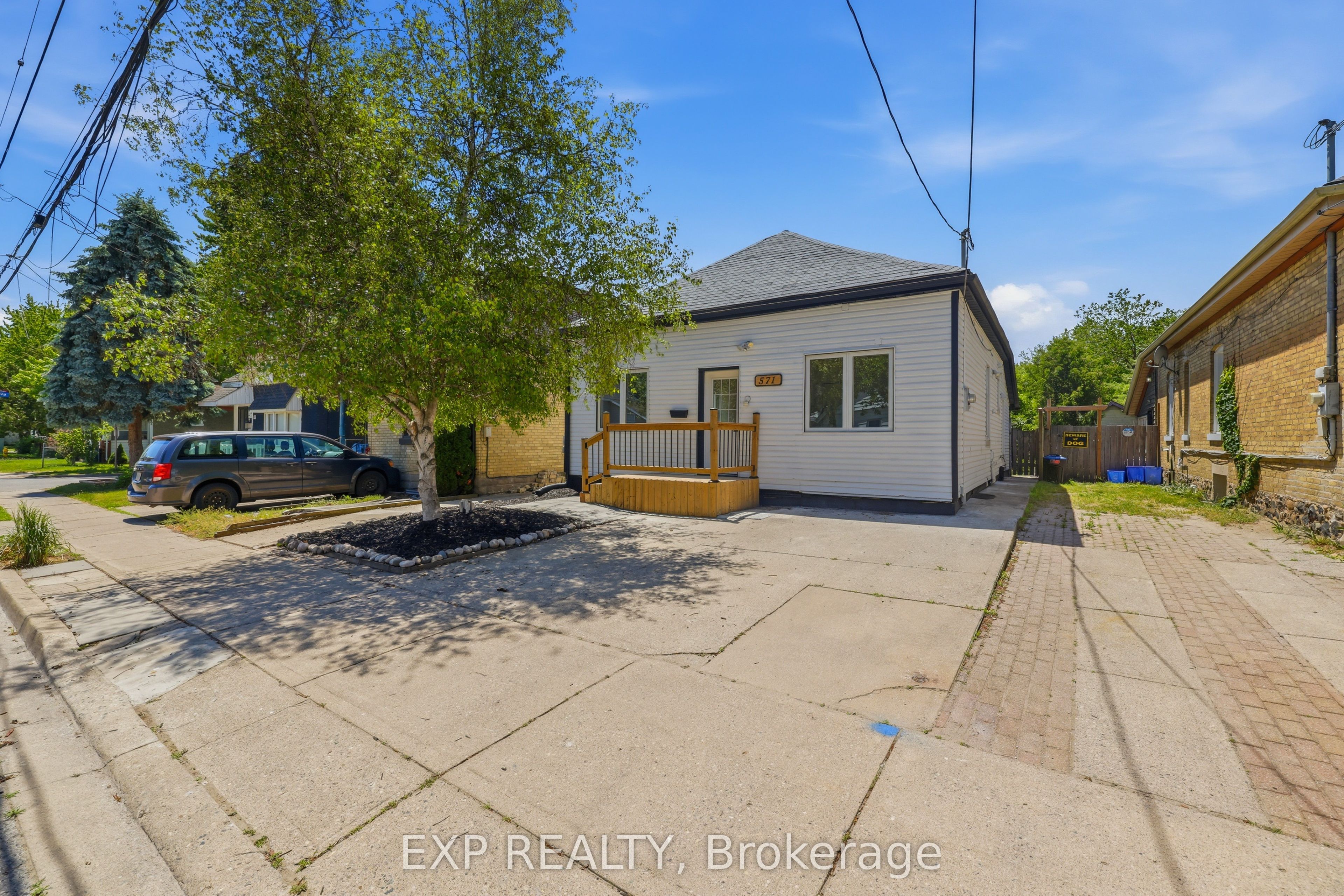 571 Elizabeth Street