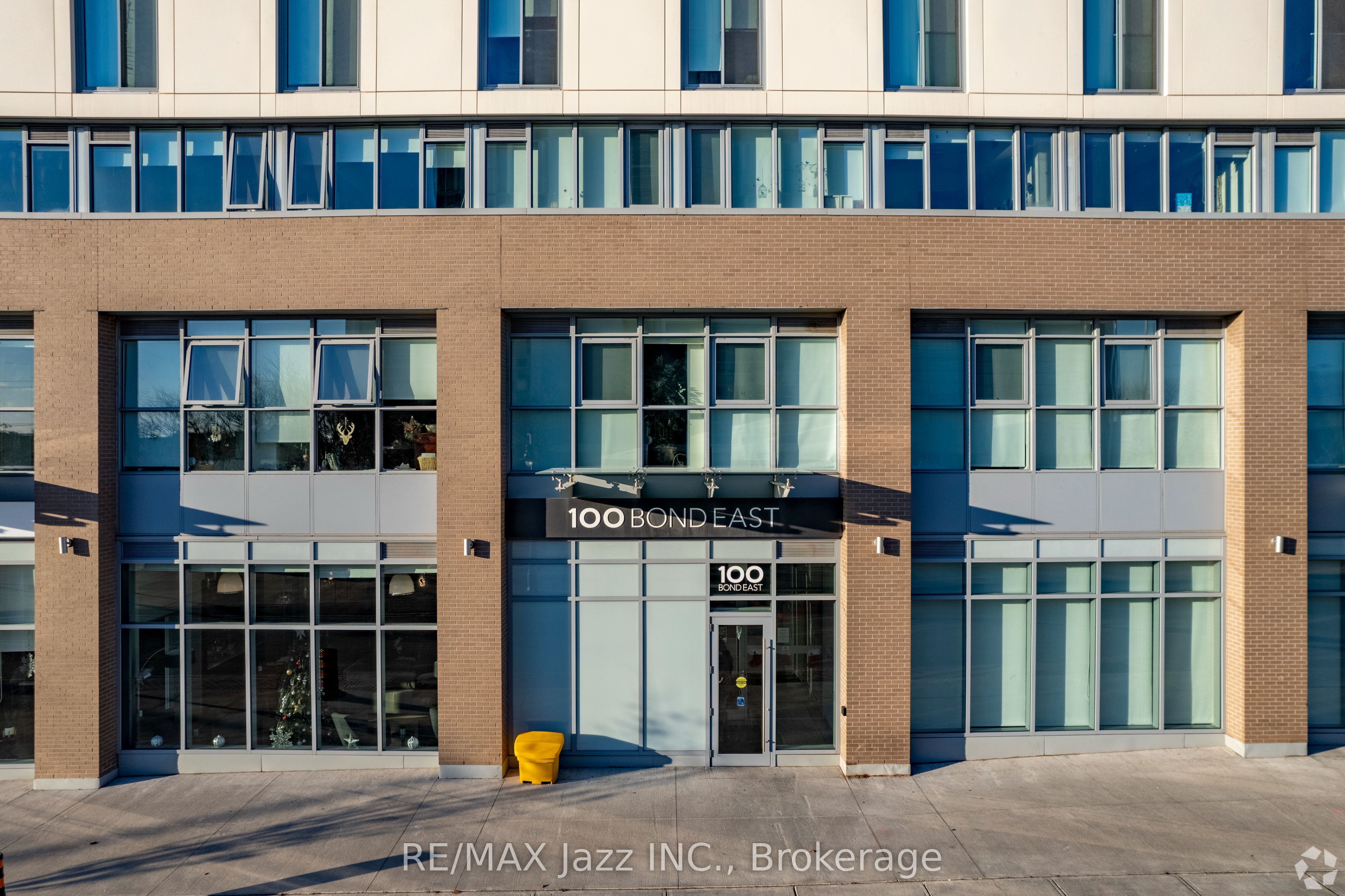 100 Bond Street E 307