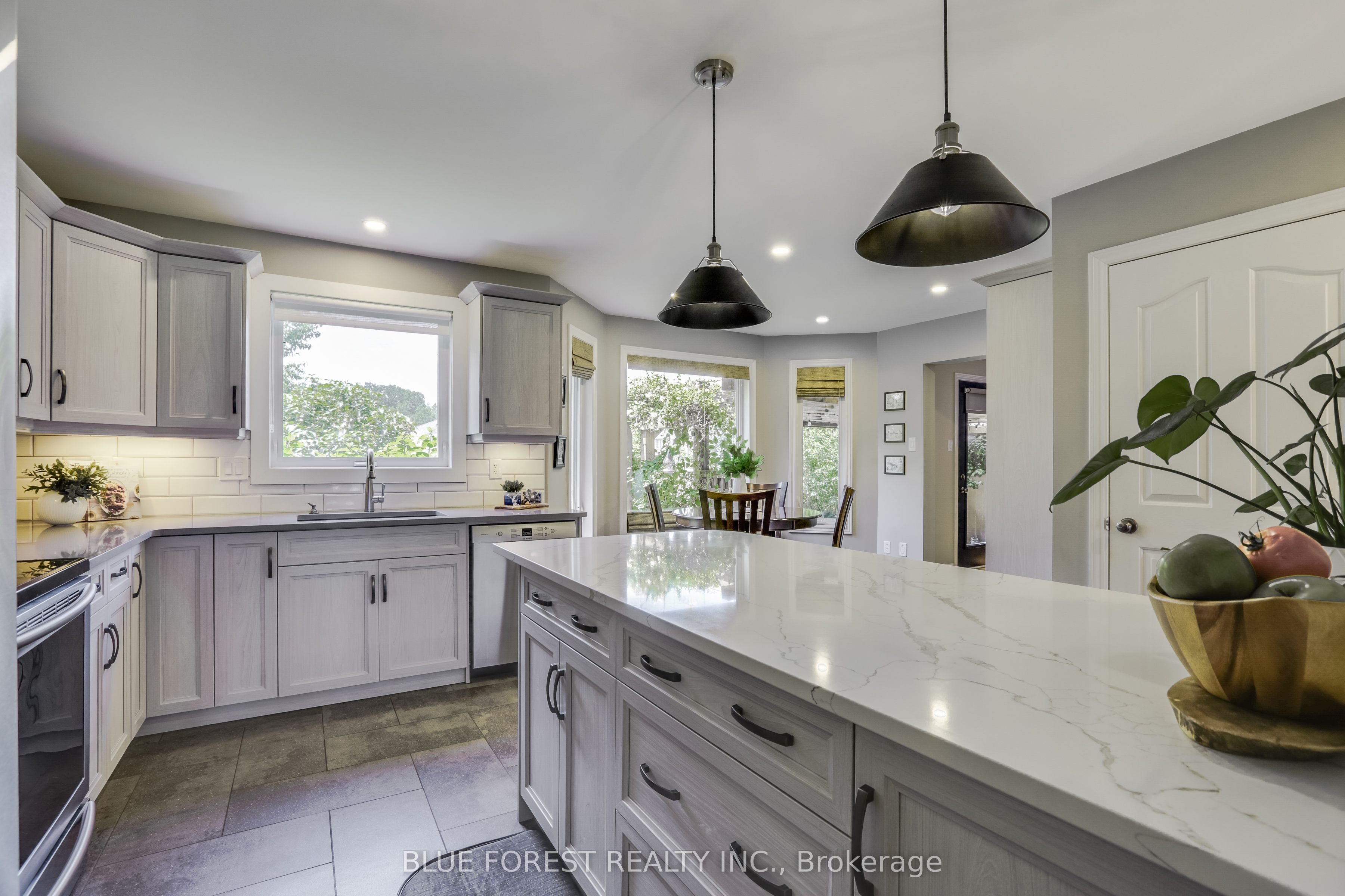 175 Forest Grove Crescent