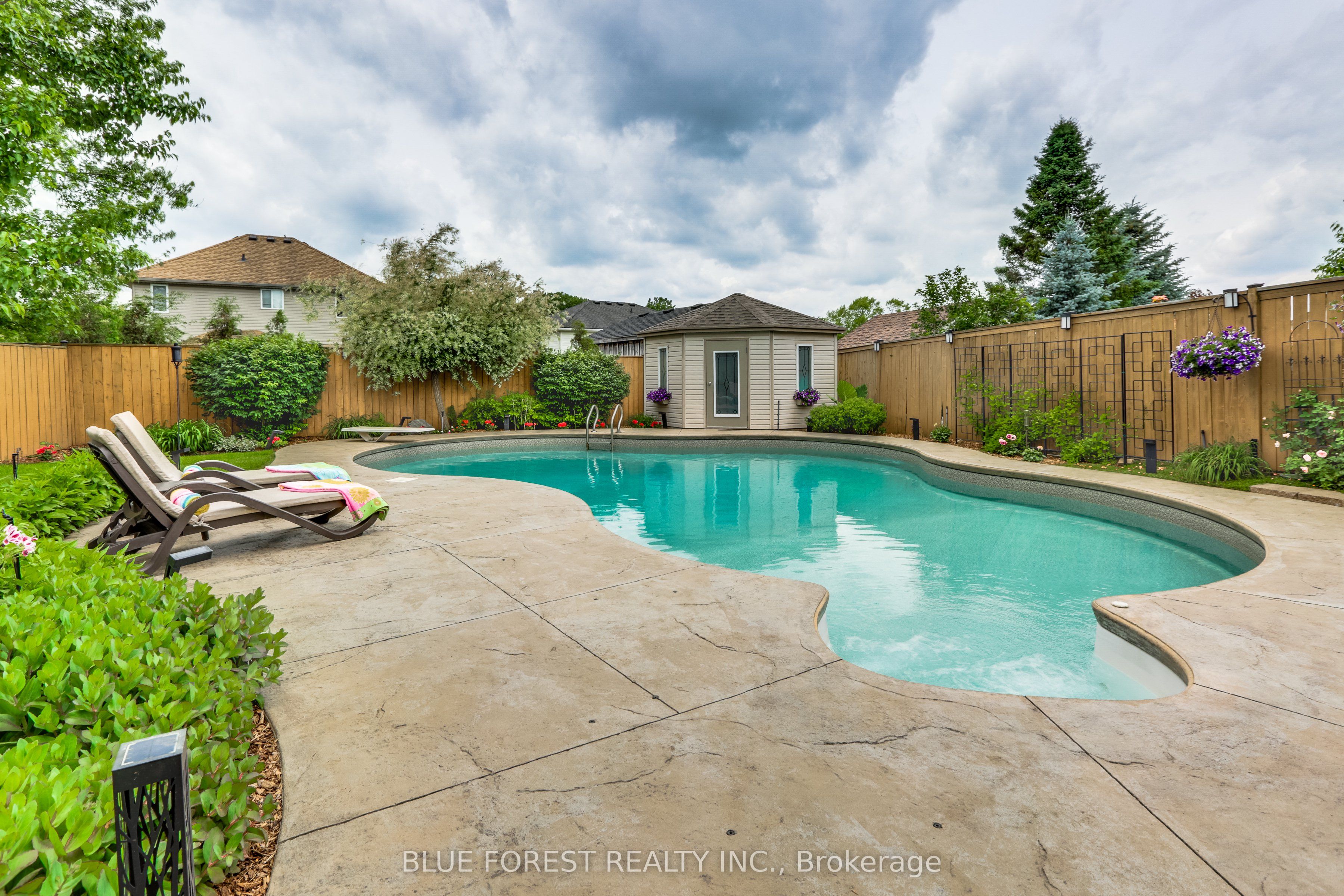 175 Forest Grove Crescent