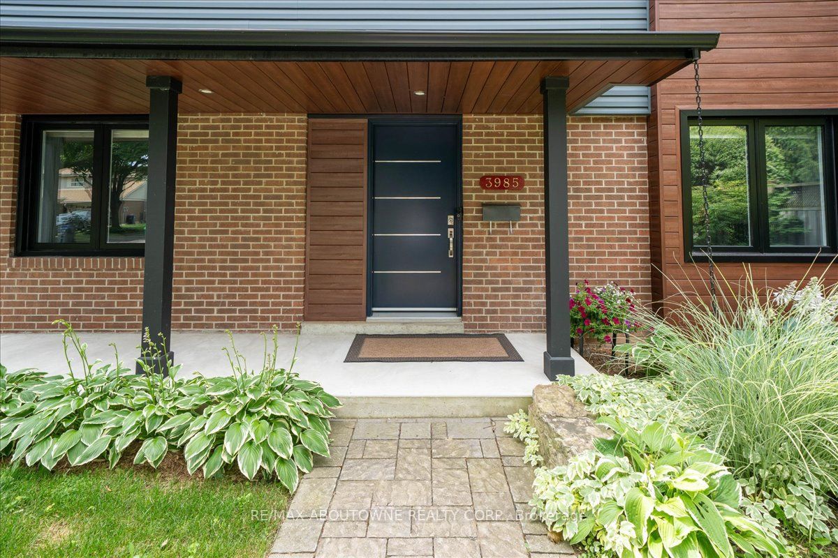 3985 Taffey Crescent