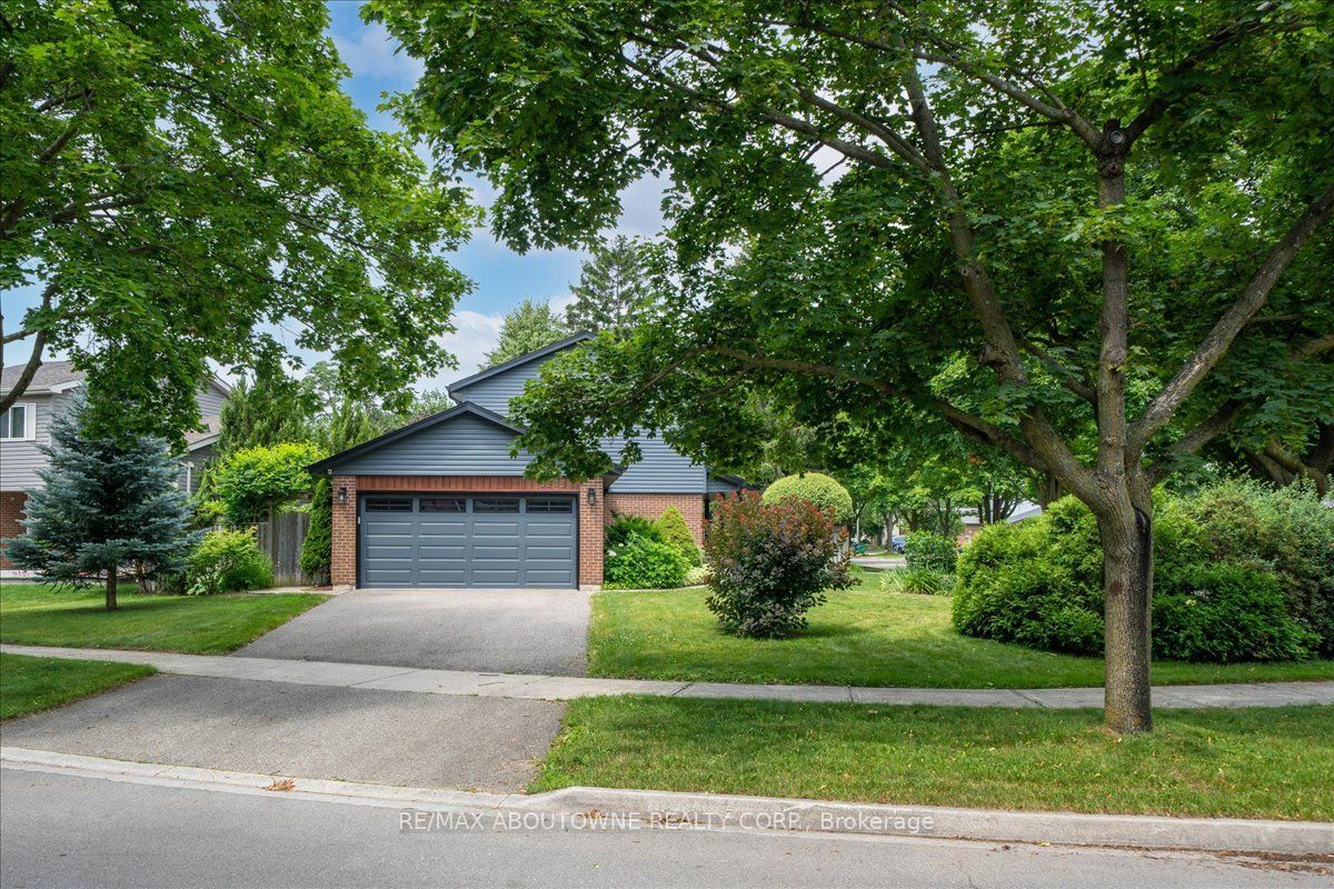 3985 Taffey Crescent