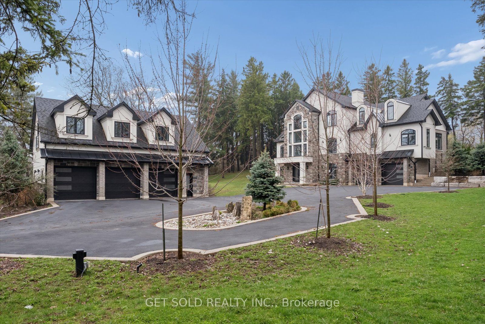 5040 Mount Nemo Crescent