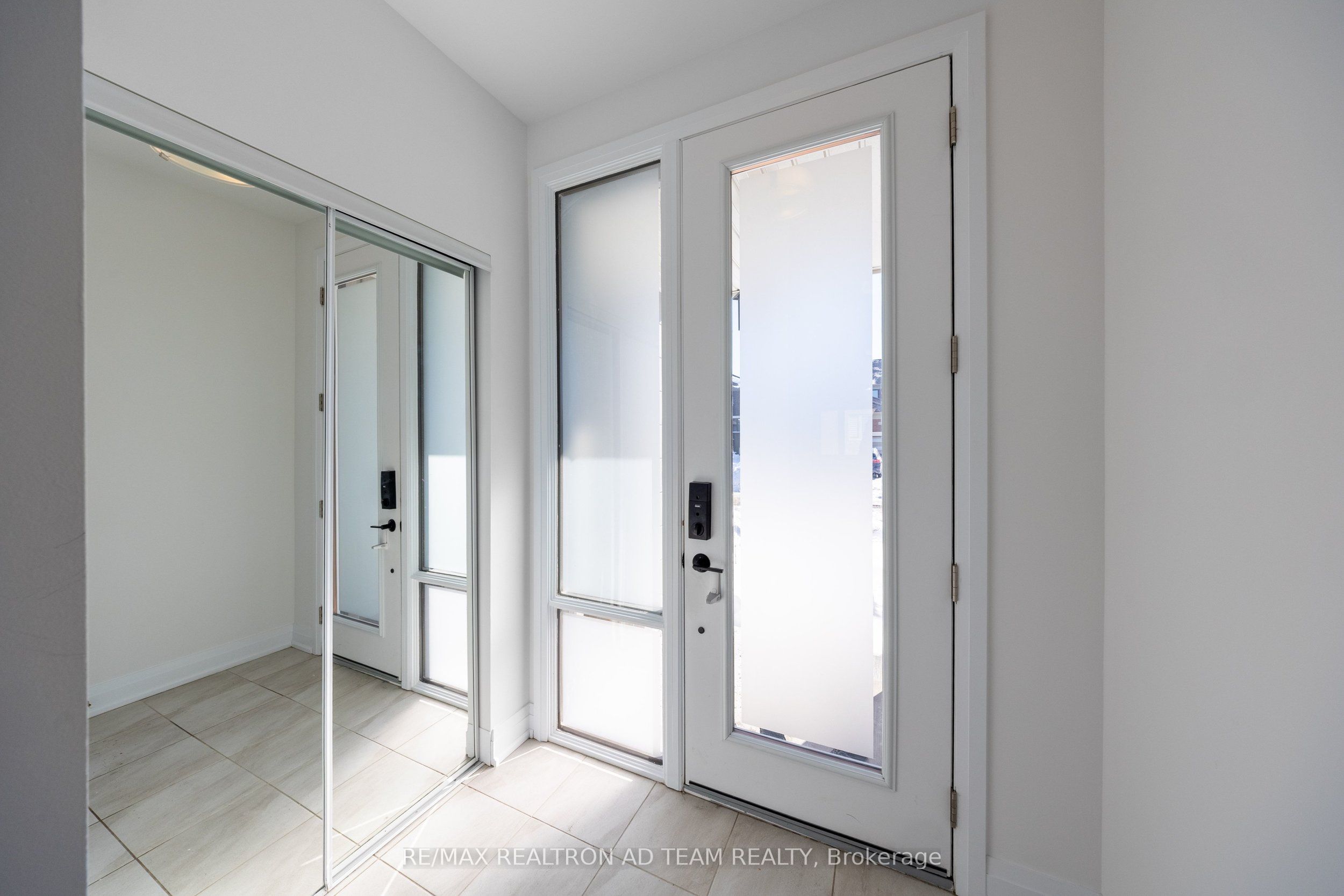 972 Crowsnest Hollow Avenue