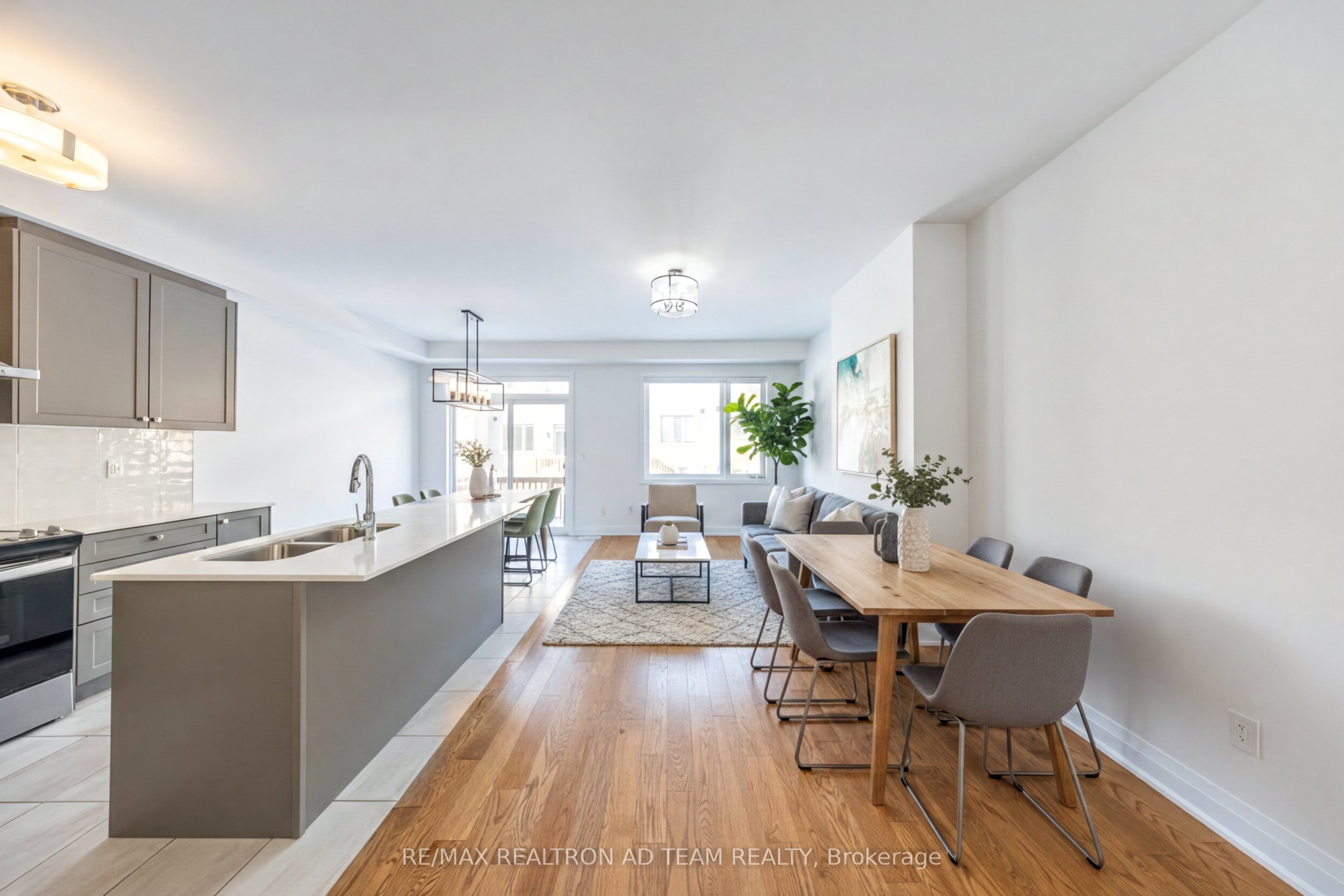 972 Crowsnest Hollow Avenue