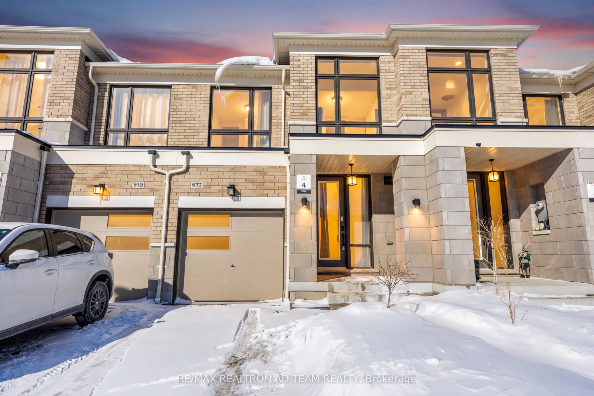 972 Crowsnest Hollow Avenue