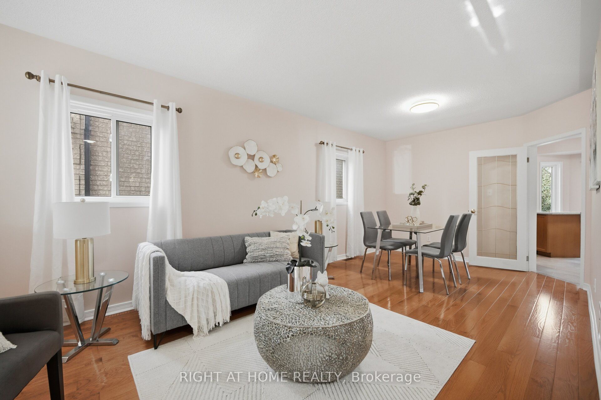 975 Mantle Crescent