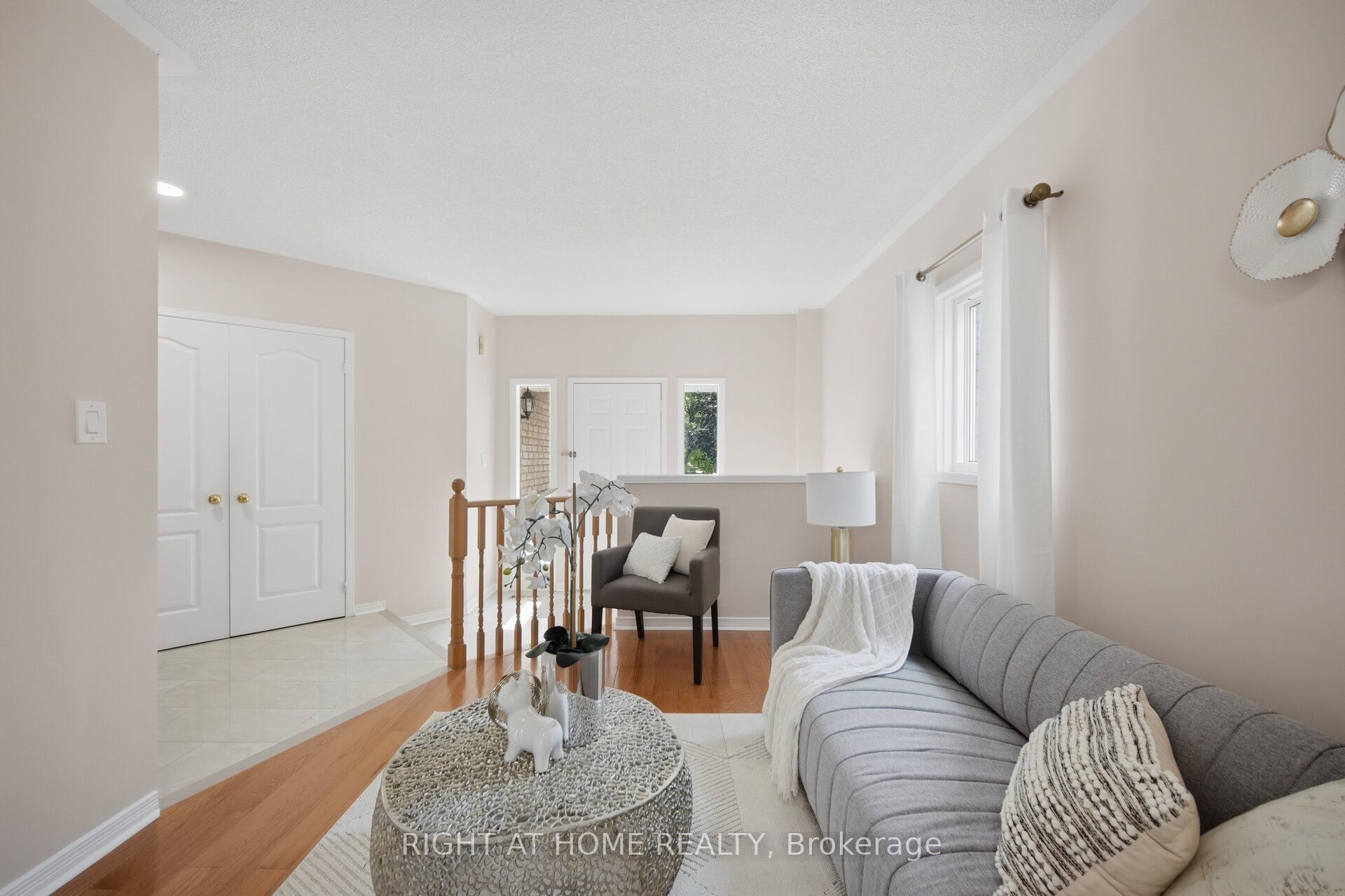 975 Mantle Crescent