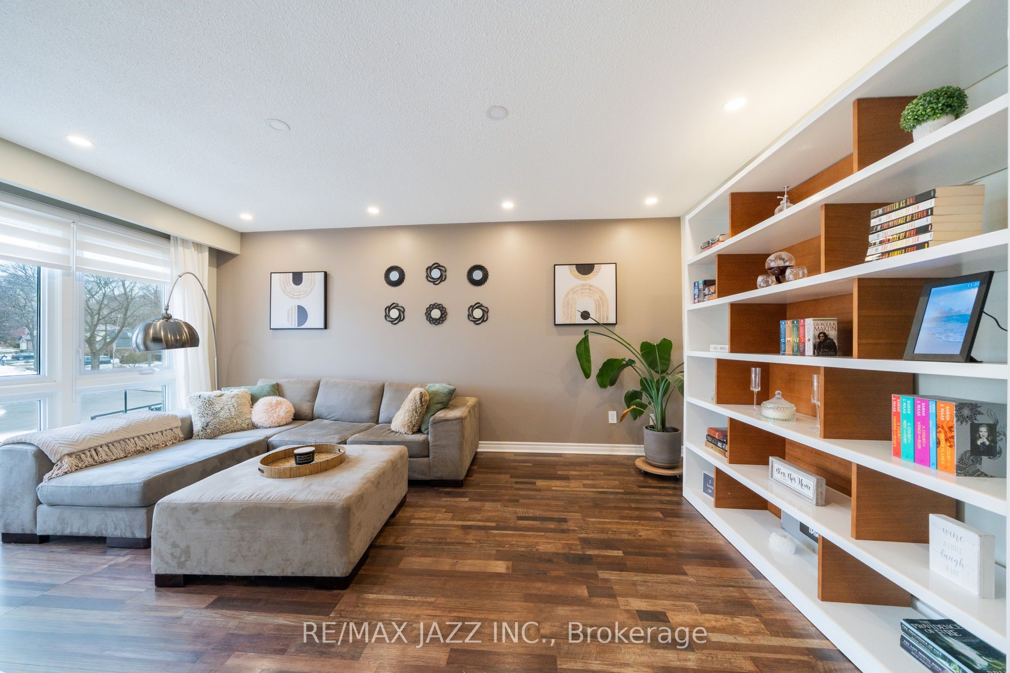 1007 Cardinal Court W