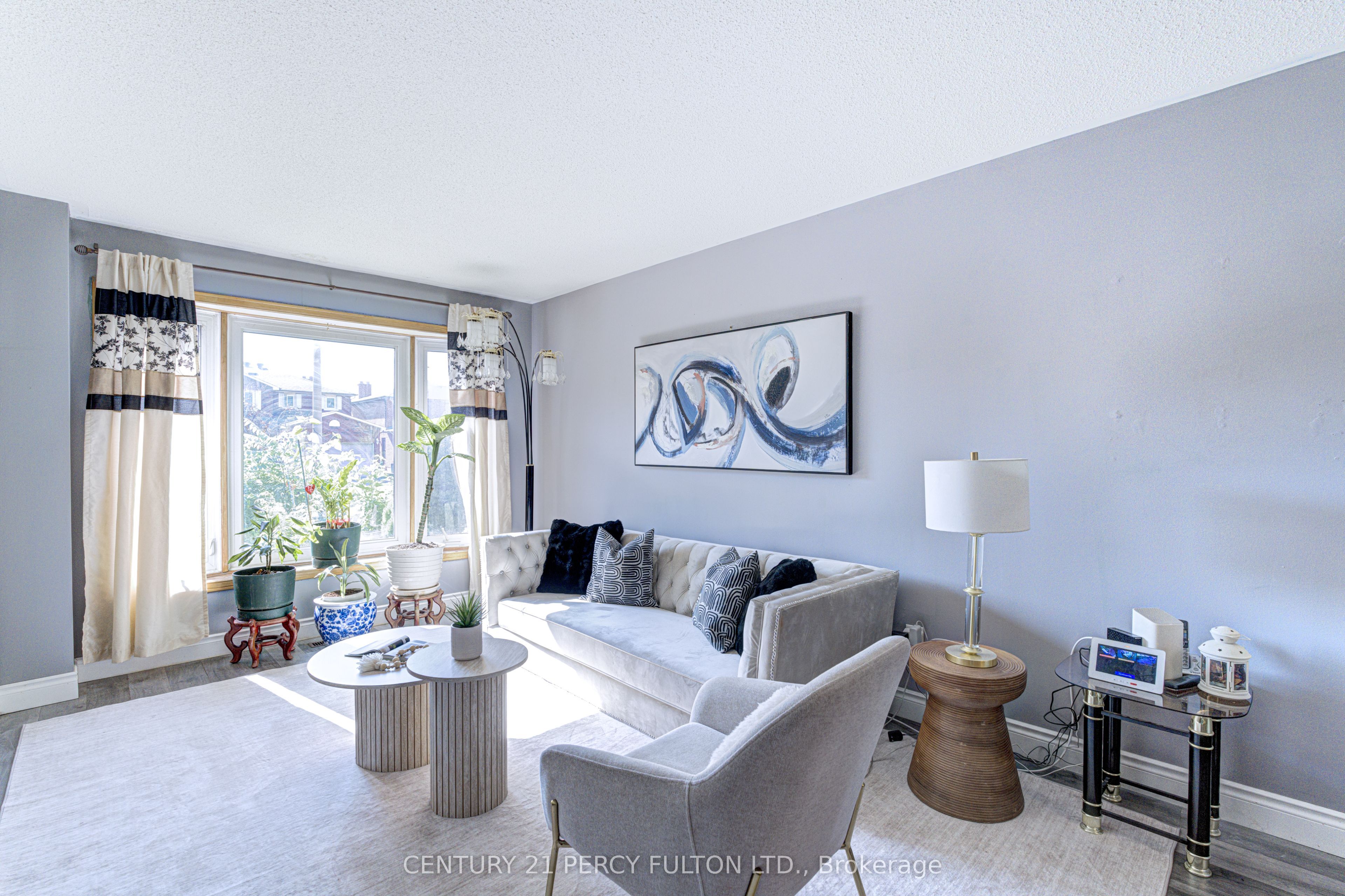 1042 Wetherby Lane