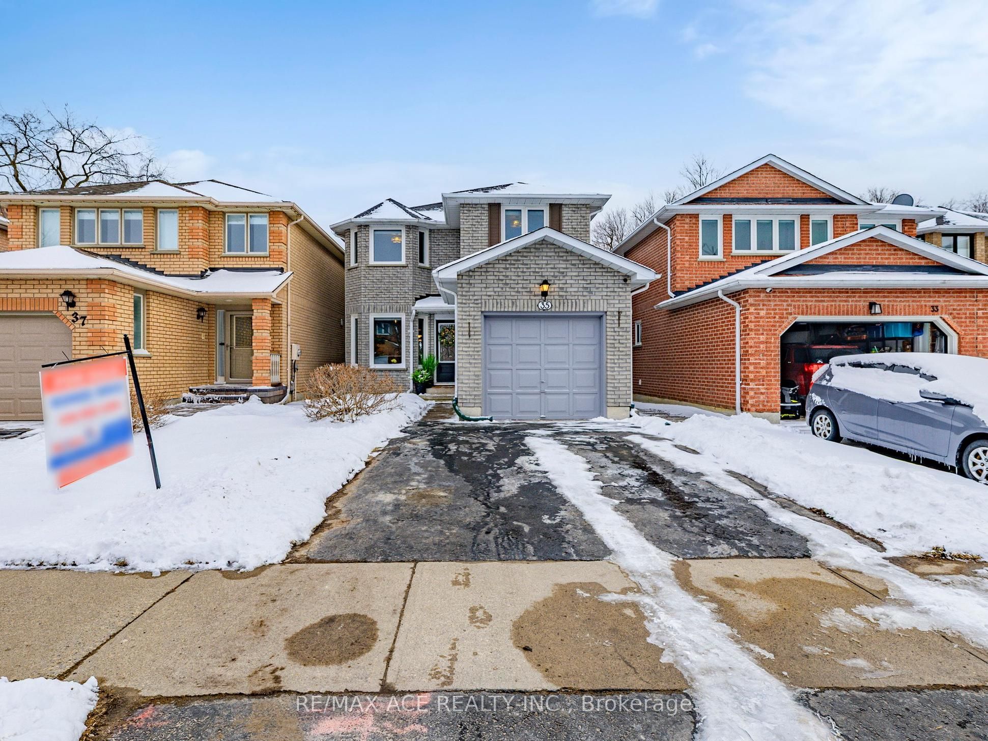 35 Stagemaster Crescent