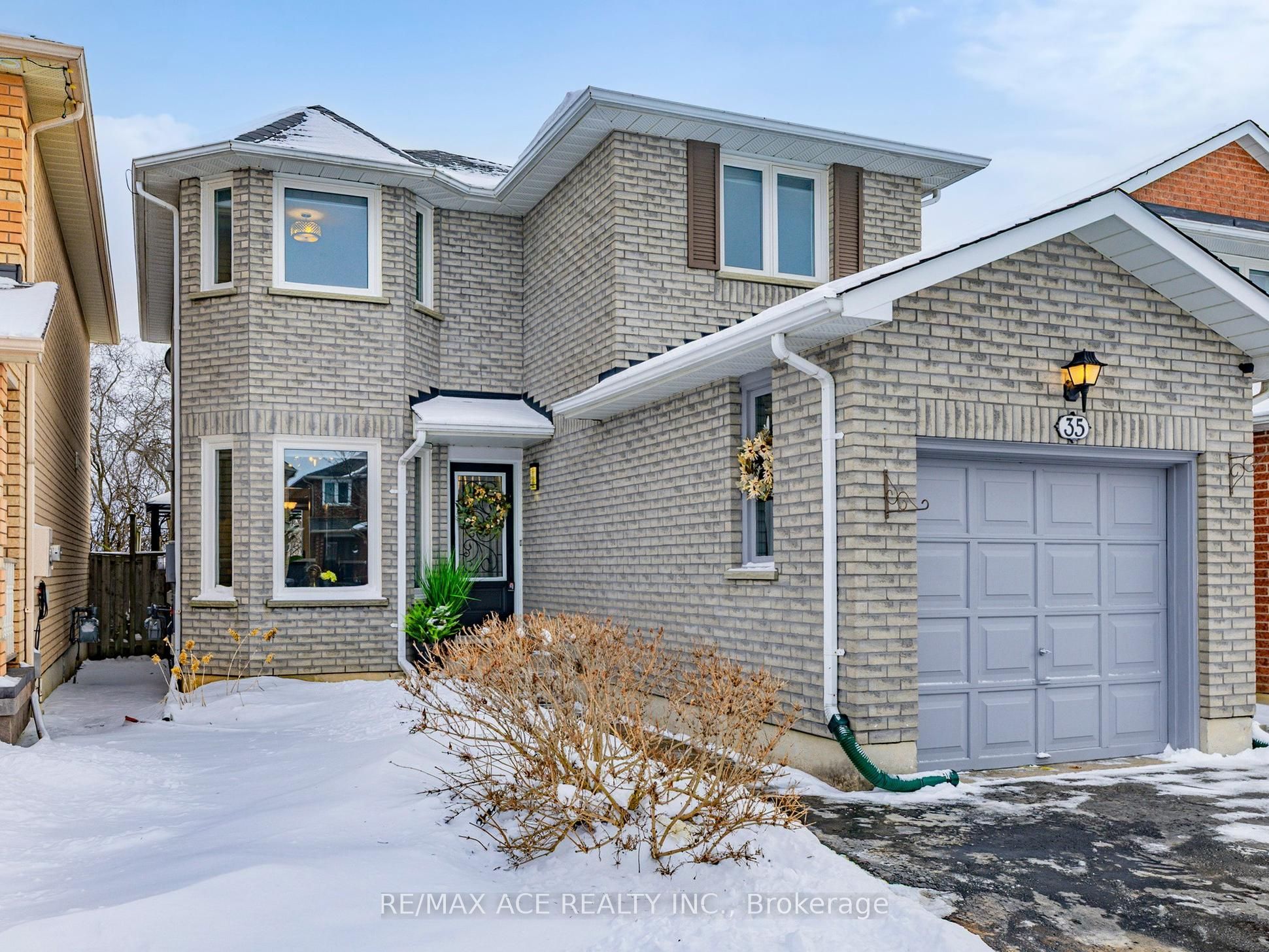 35 Stagemaster Crescent