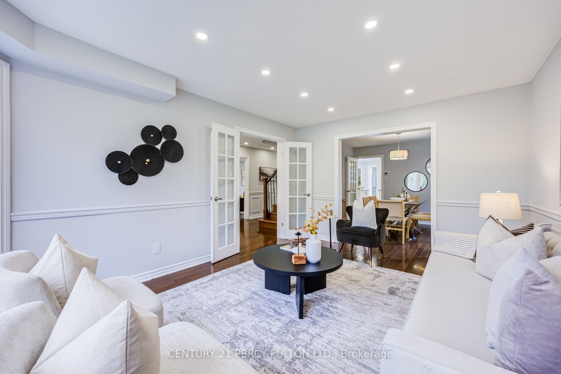 8 Sayor Drive