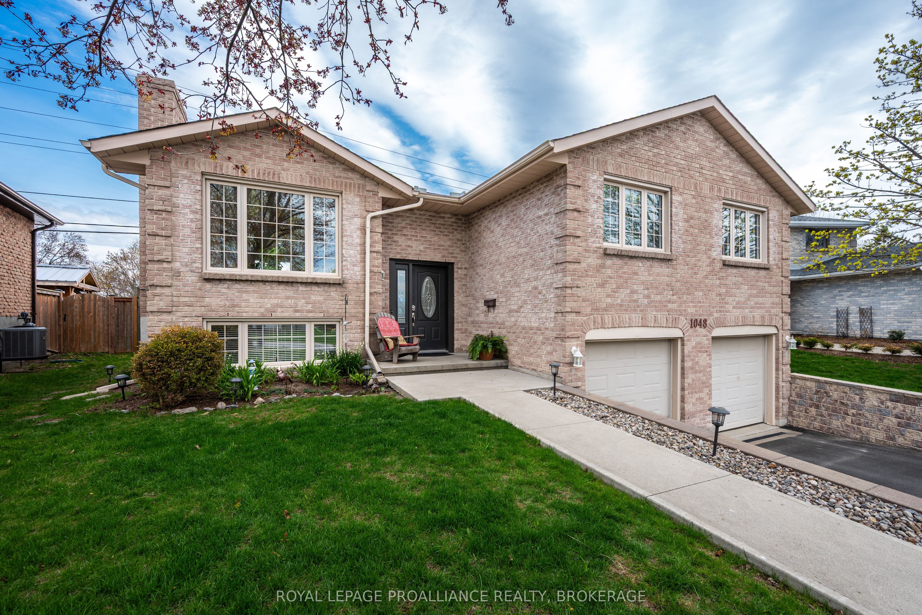 1048 Palmerston Crescent