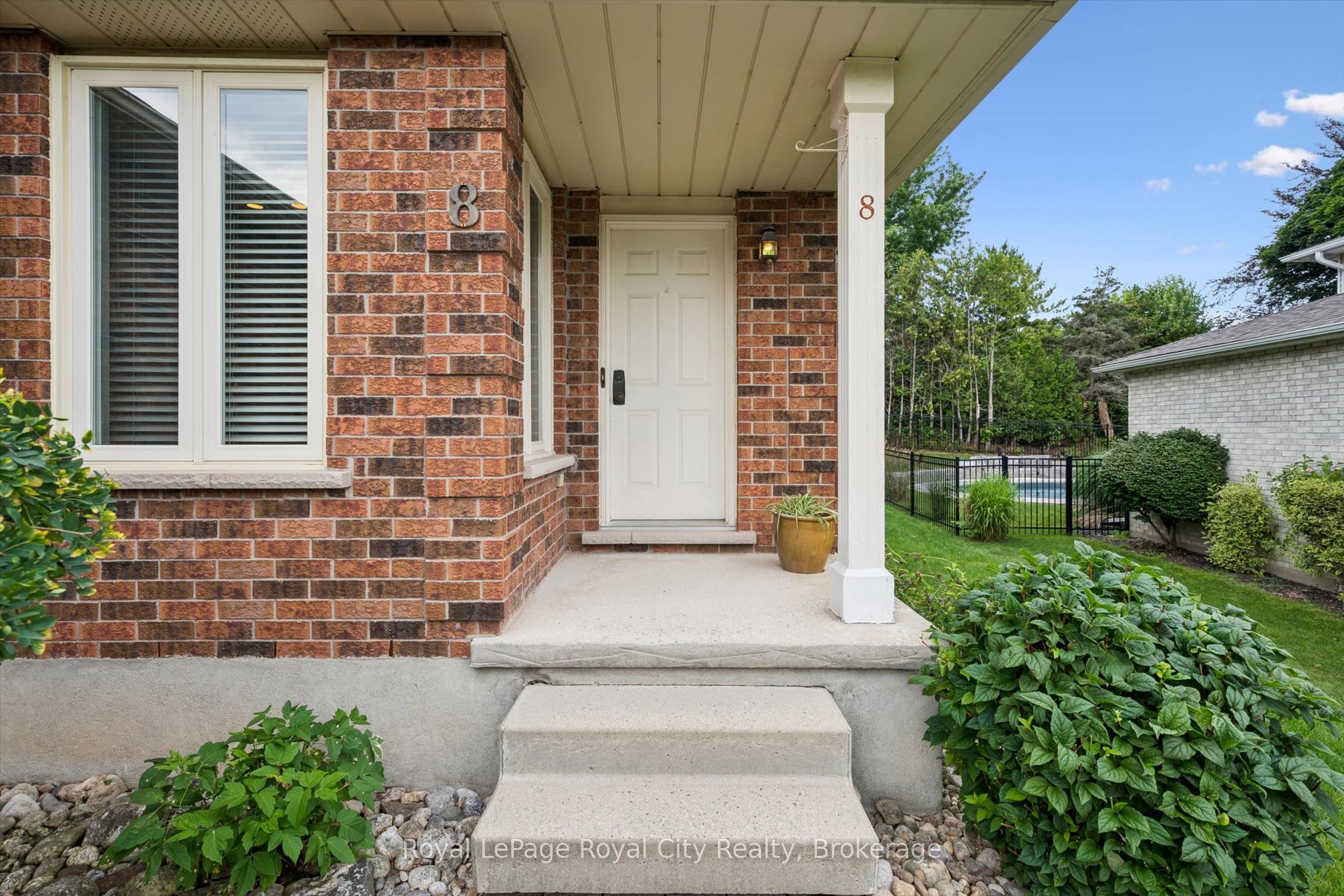 8 MOLLISON Court