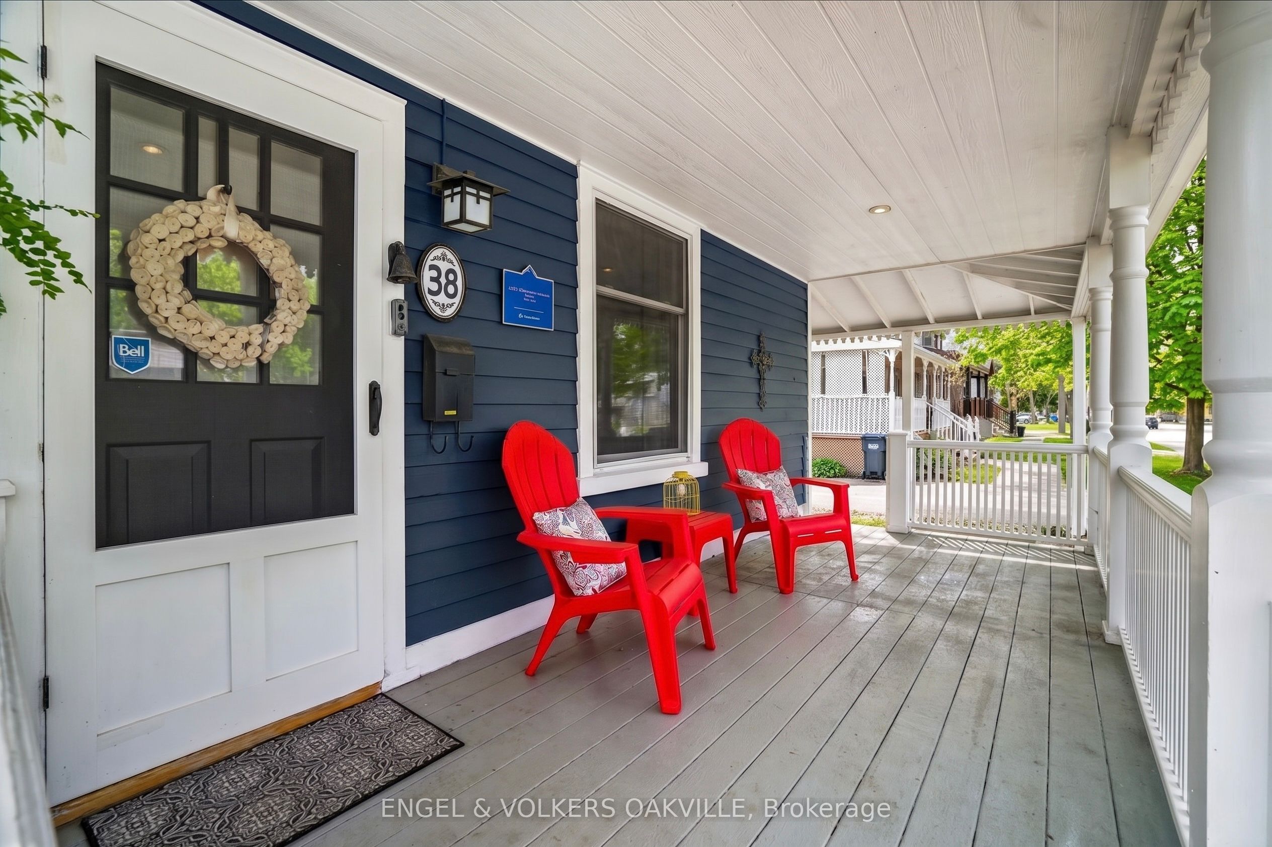 38 John Street S