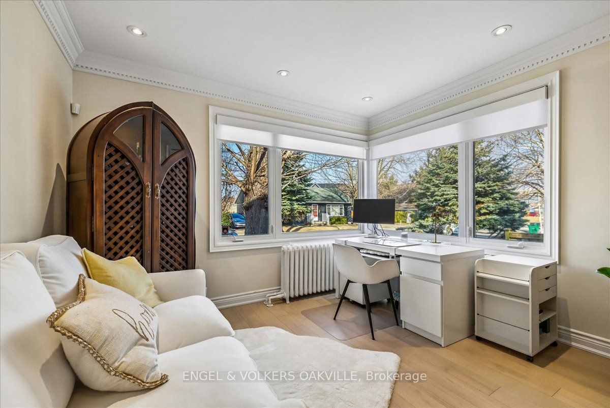 38 John Street S