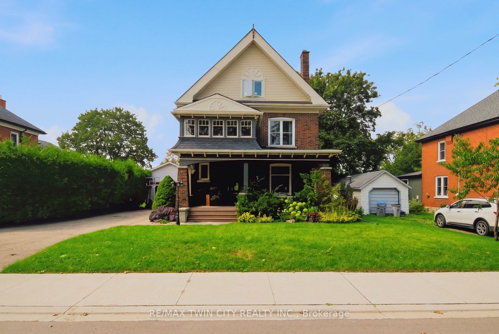 26 Pacific Avenue