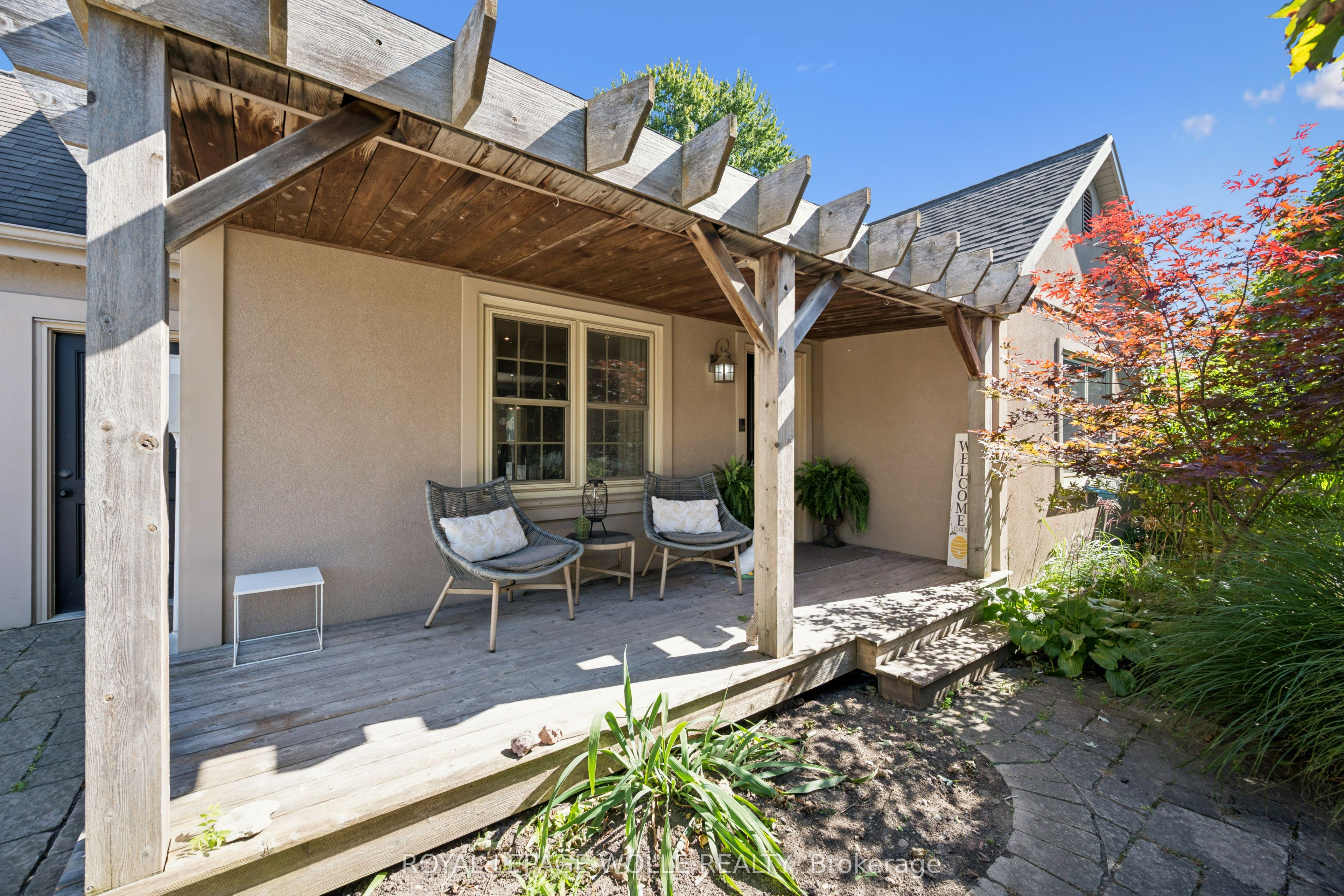1039 Molesworth Street