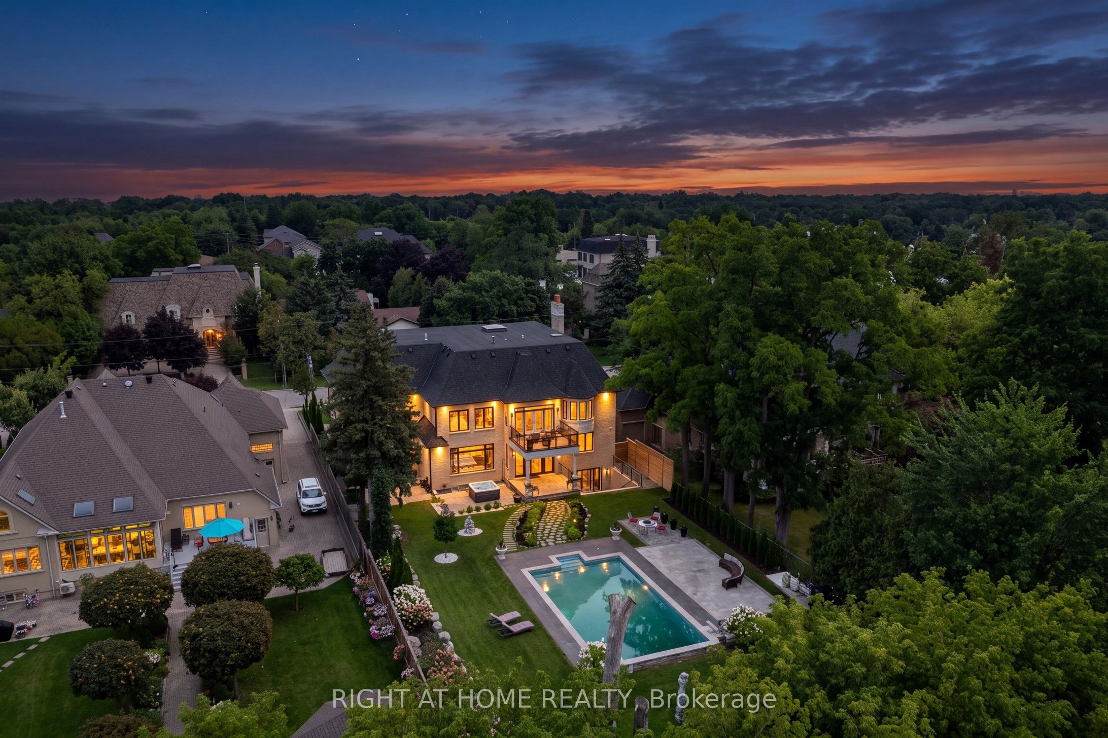 10 Yongeview Avenue