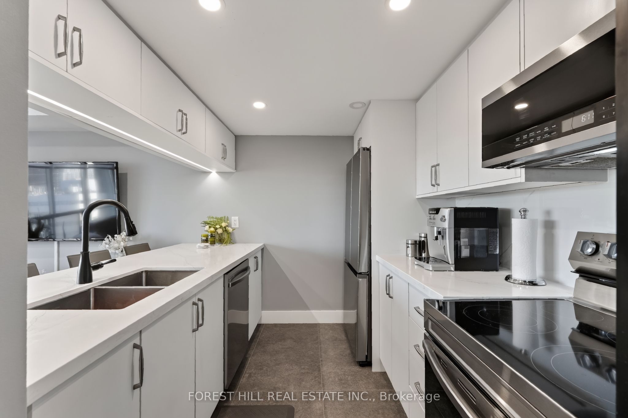101 Subway Crescent 1407