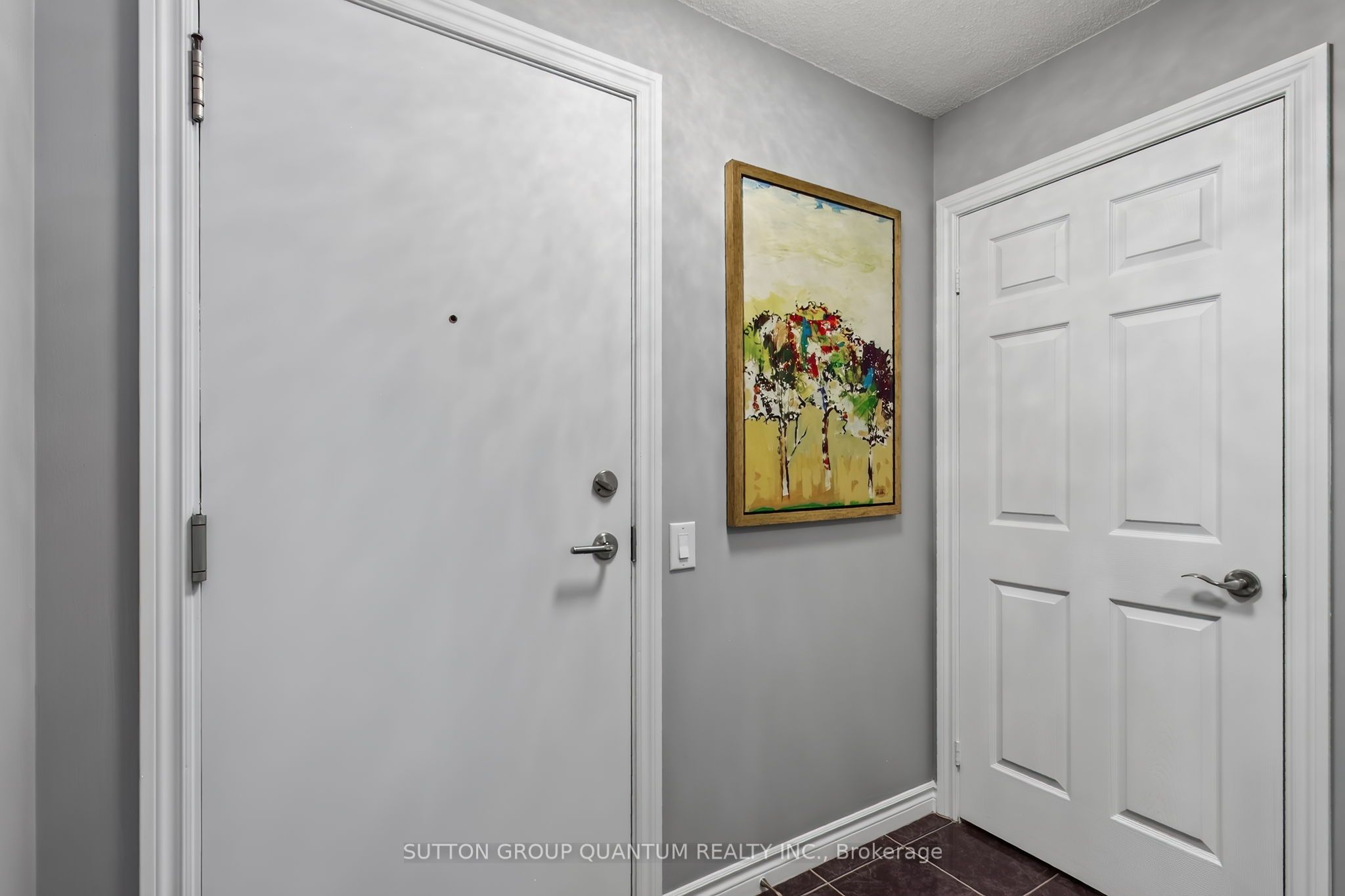 5233 Dundas Street W 723
