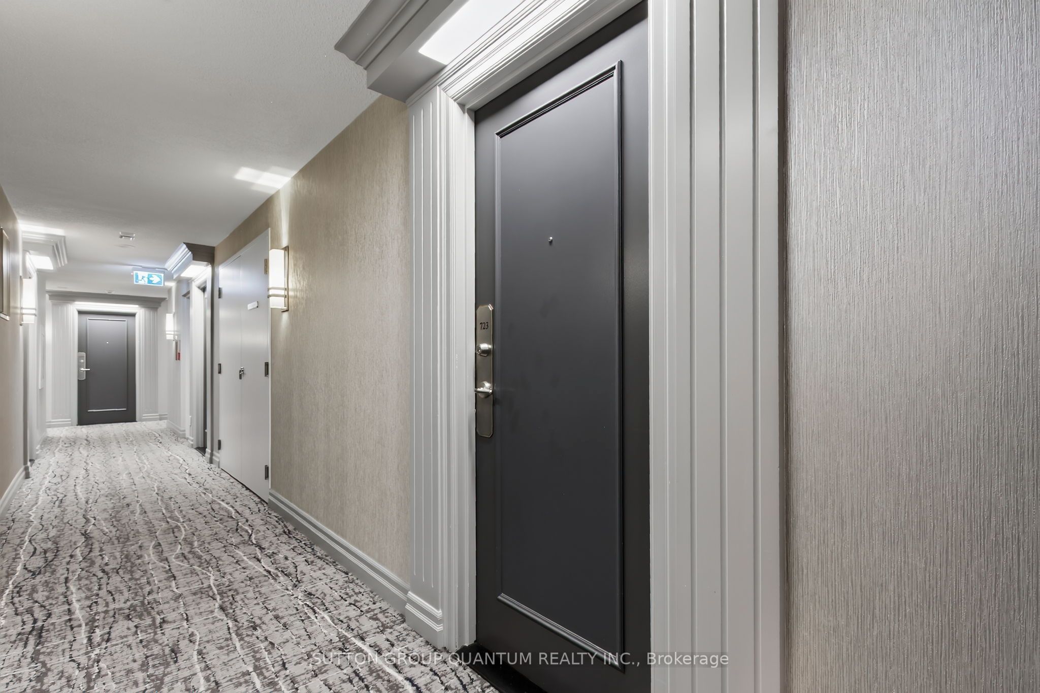5233 Dundas Street W 723