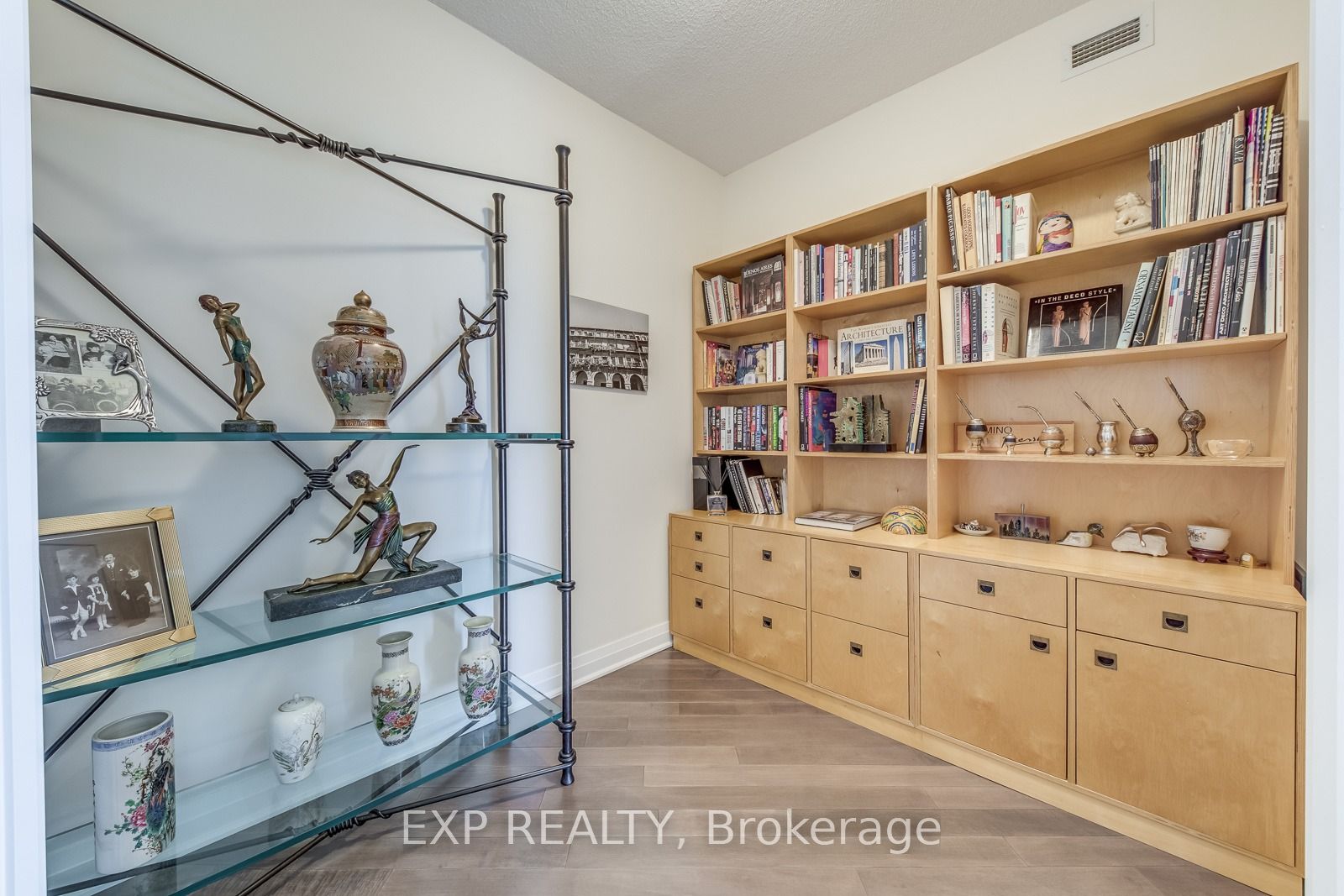 1055 Southdown Road 905