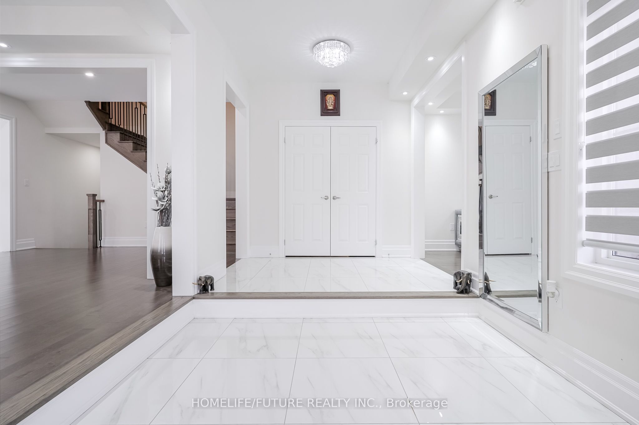 227 Northglen Boulevard